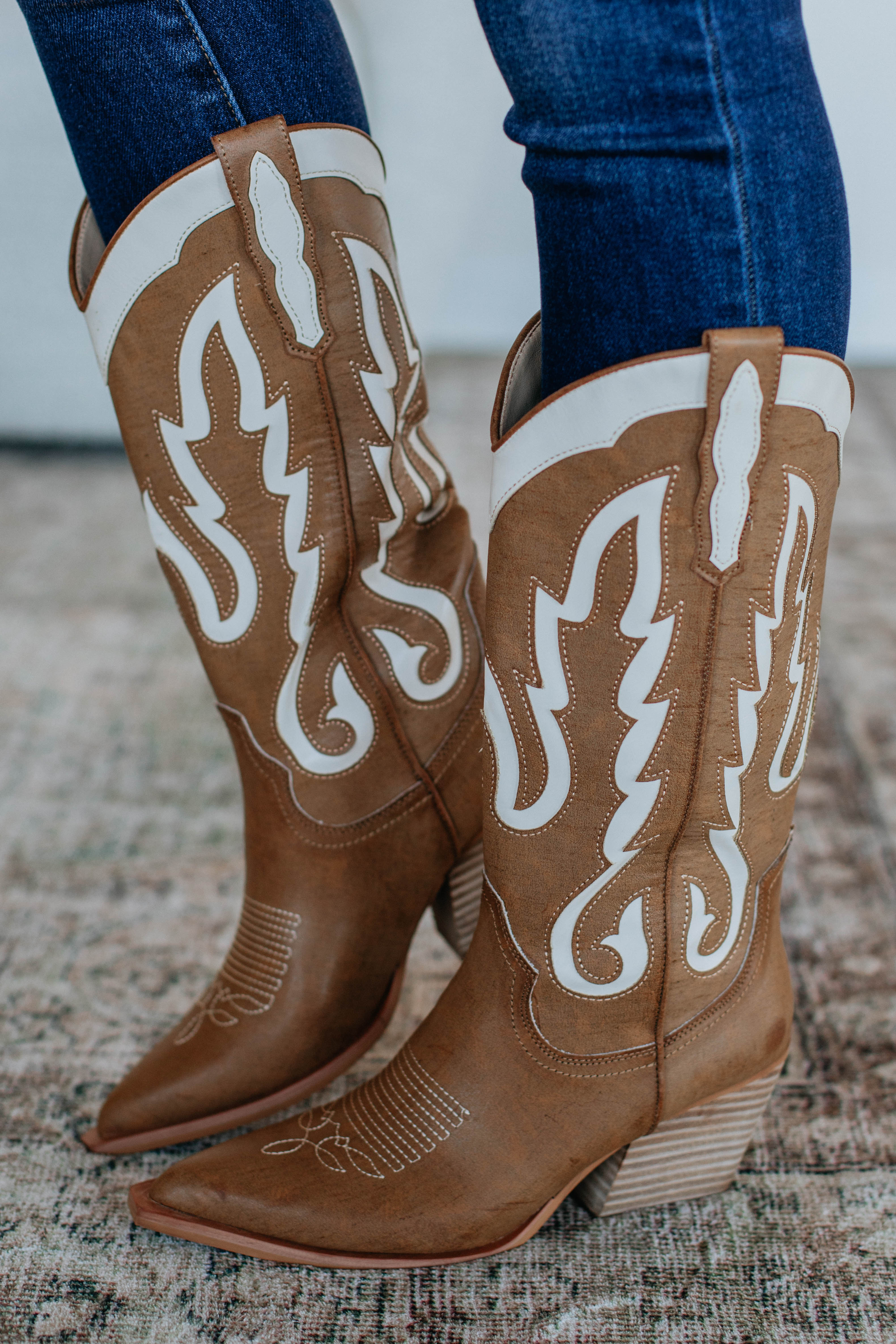 Stylish Cowgirl Boots for Women - Comfortable Western Ankle Boots with Leather & Embroidery - Perfect for Country Rides, Concerts & Fashion Outfits