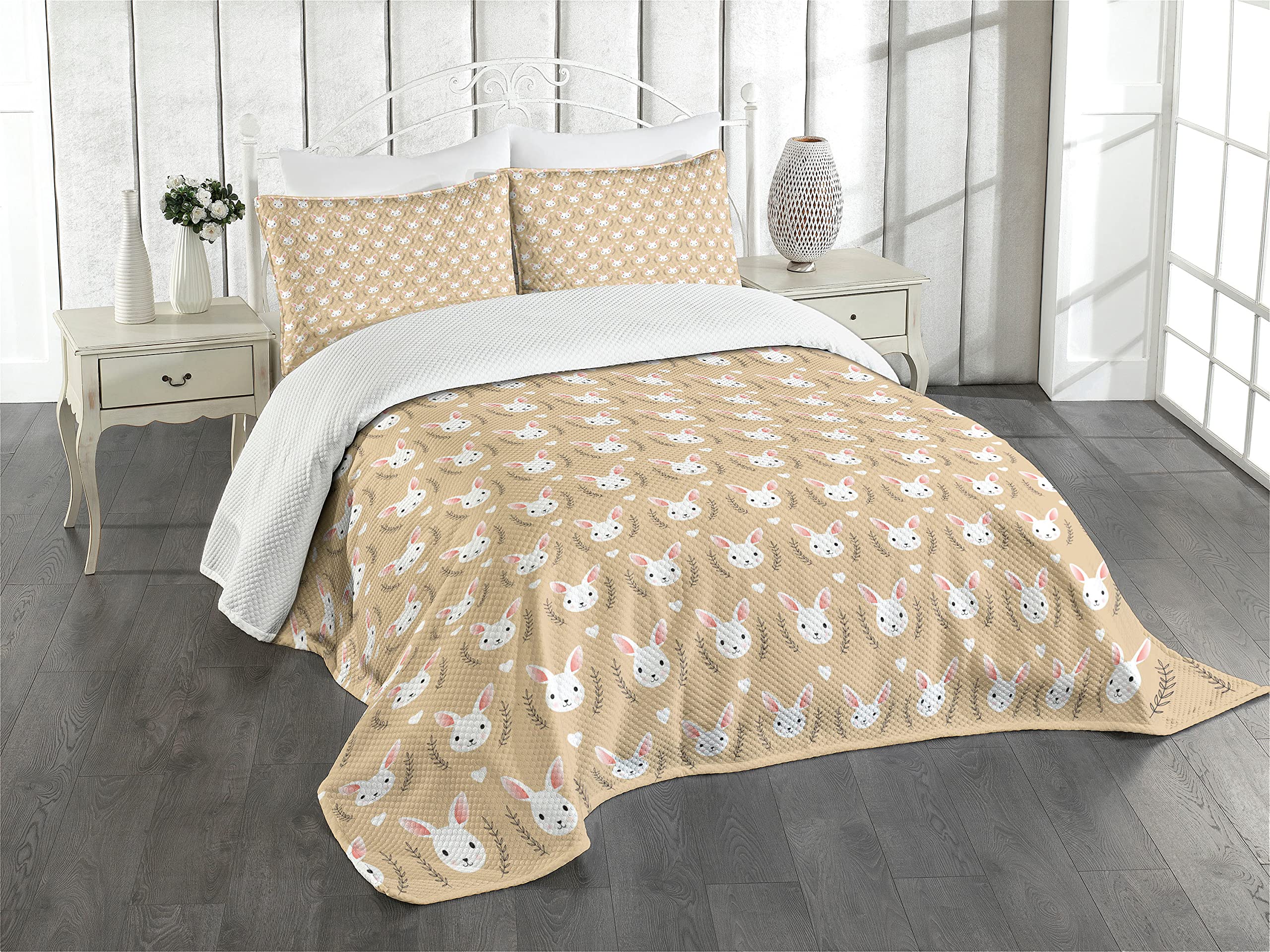 Ambesonne Rabbit Pattern 3-Piece Queen Bedspread Set - Brown Tan Quilted Coverlet with 2 Pillow Shams | Cute Bunny Design for Bedroom Decor | Perfect for Guest Rooms, Kids' Rooms & Cozy Home Styling