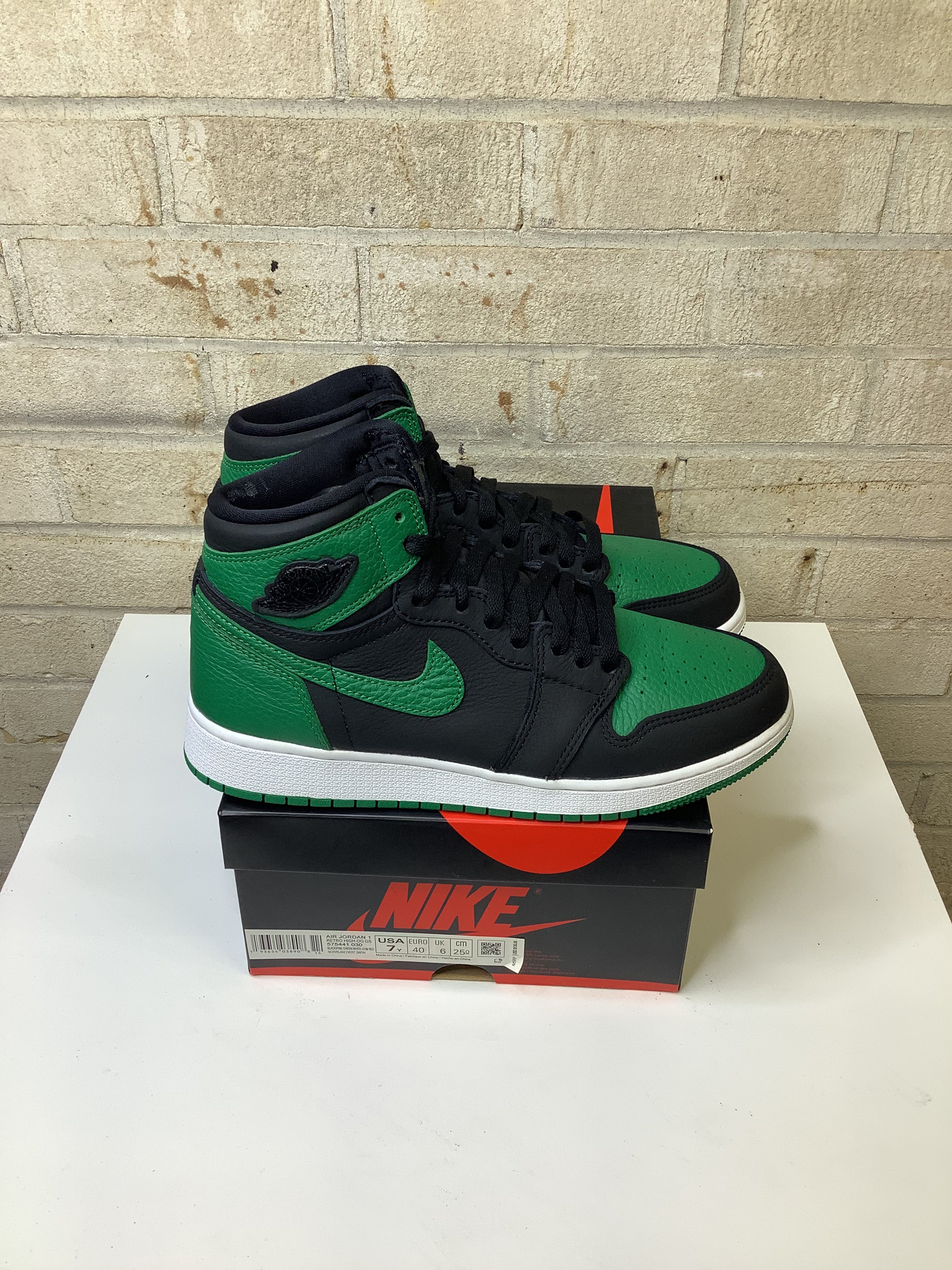 AIR JORDAN 1 PINE GREEN 2.0 Sneakers - Size 7Y (575441-030) - Men's/Women's Basketball Shoes for Casual Wear & Street Style