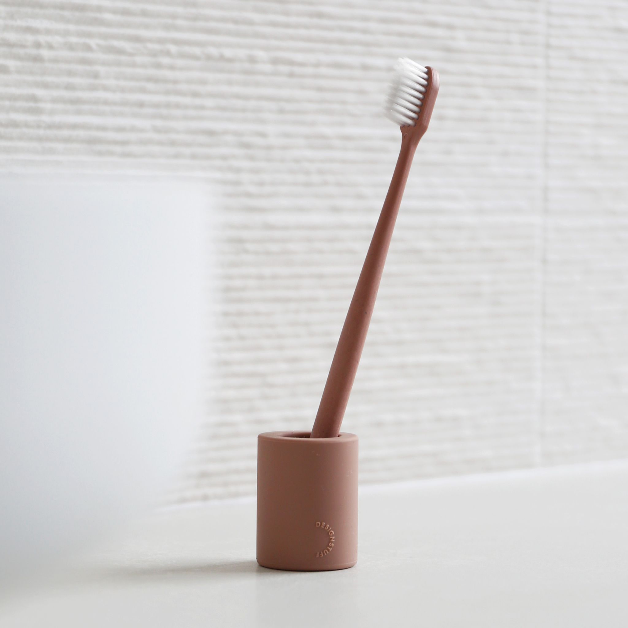 DESIGNSTUFF Ceramic Toothbrush Holder - Modern Bathroom Organizer for Brushes & Oral Care Essentials | Perfect for Countertop, Vanity, or Travel Storage