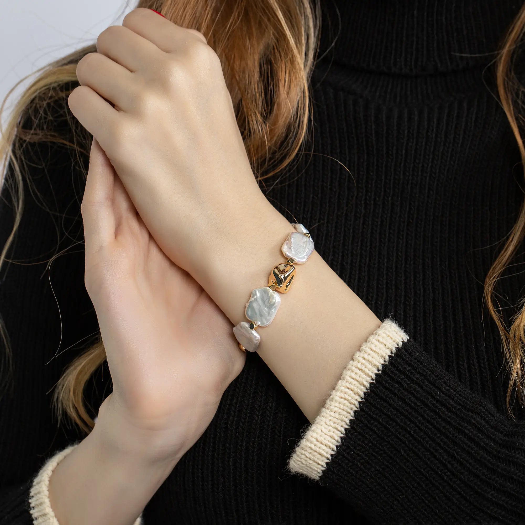 Baroque Pearl Bracelet for Women - Elegant Siren Design Handmade Jewelry Gift for Her - Perfect for Weddings, Parties & Special Occasions