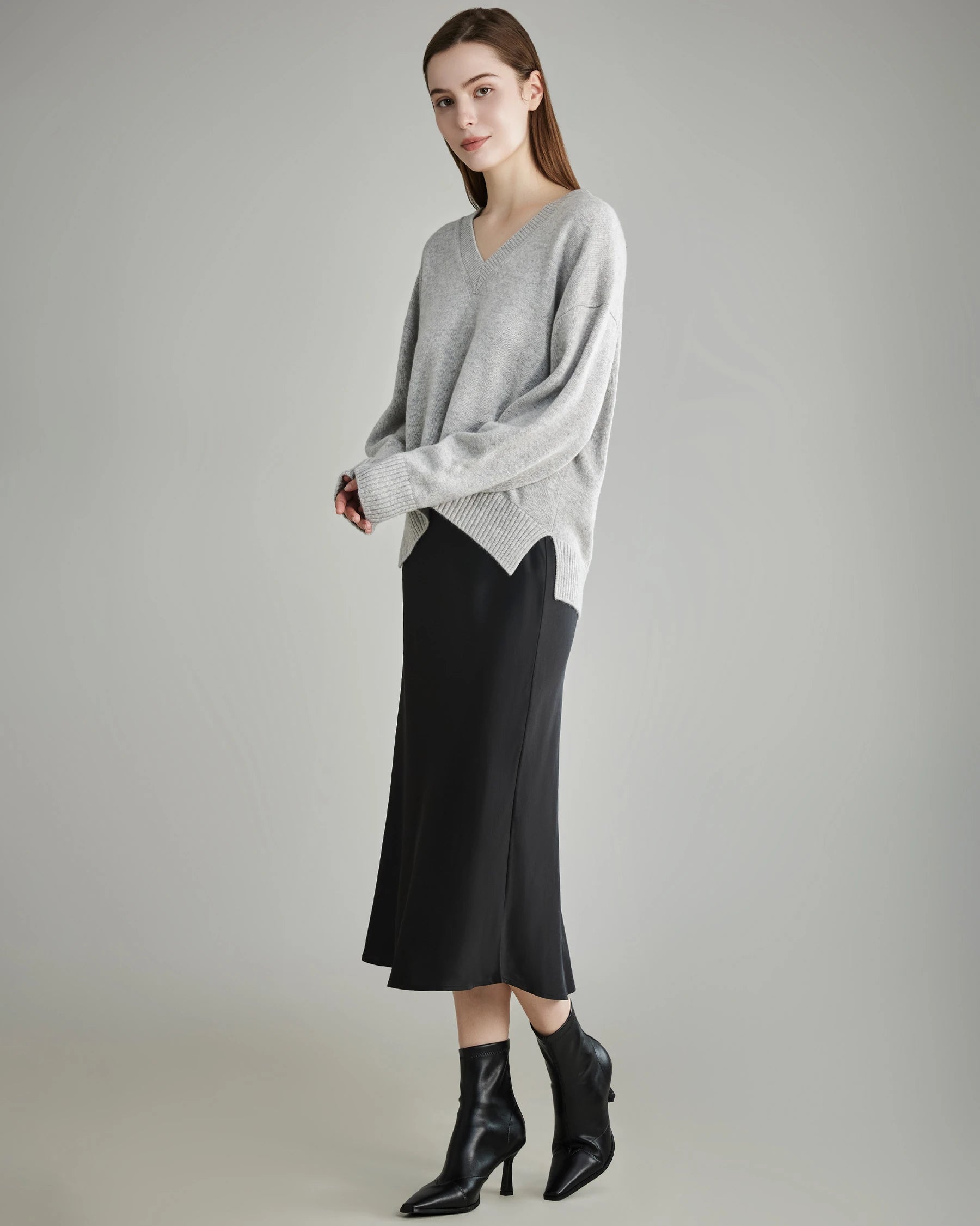 Luxury Oversized V-Neck Cashmere Sweater for Women - Soft & Warm Winter Pullover - Perfect for Casual Outfits, Office Wear & Holiday Gatherings