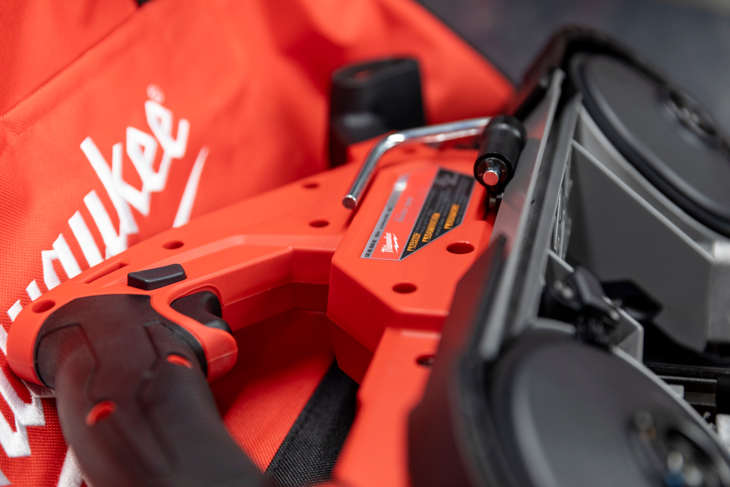 Milwaukee M18 FUEL Compact Band Saw - Cordless Portable Cutting Tool for Metal, Wood & PVC - Perfect for Construction, Plumbing & DIY Projects