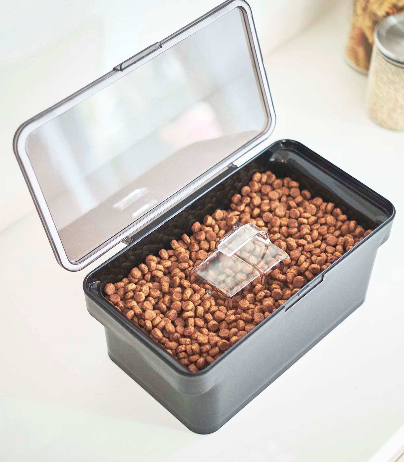 Airtight Pet Food Storage Container - Keep Dry Food Fresh - Available in 3 Sizes (5lb, 10lb, 20lb) - Perfect for Dog, Cat & Pet Food Storage at Home or Travel