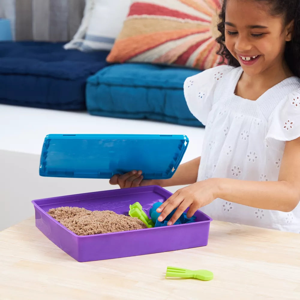 Kinetic Sand Deluxe Beach Castle Playset - Moldable Sensory Sand Toy for Kids, Beach Themed Building Set for Creative Play - Perfect for Indoor & Outdoor Sandbox Fun