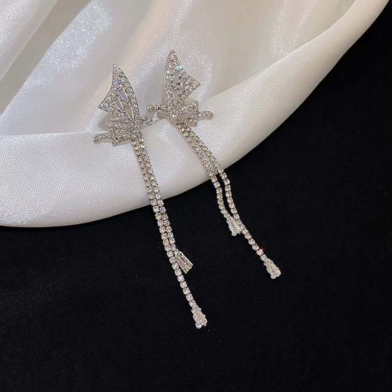Sparkling Diamond No-Piercing Ear Cuff for Women - Elegant Clip-On Earrings for Parties & Weddings | HE17627