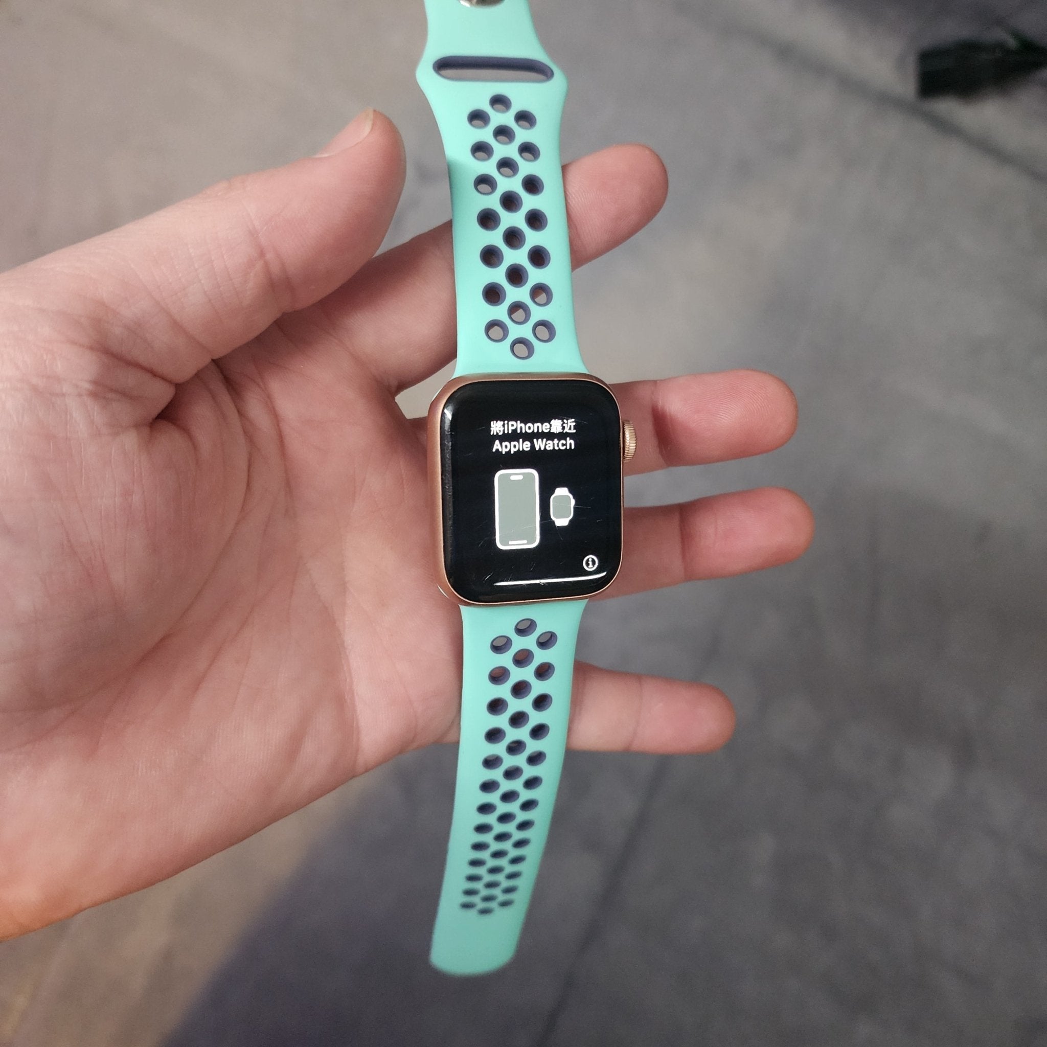 Refurbished Apple Watch Series 5 40mm GPS + Cellular (Model A2094) - Grade B Certified | Smart Fitness Tracker for Running, Swimming & Daily Activity Tracking