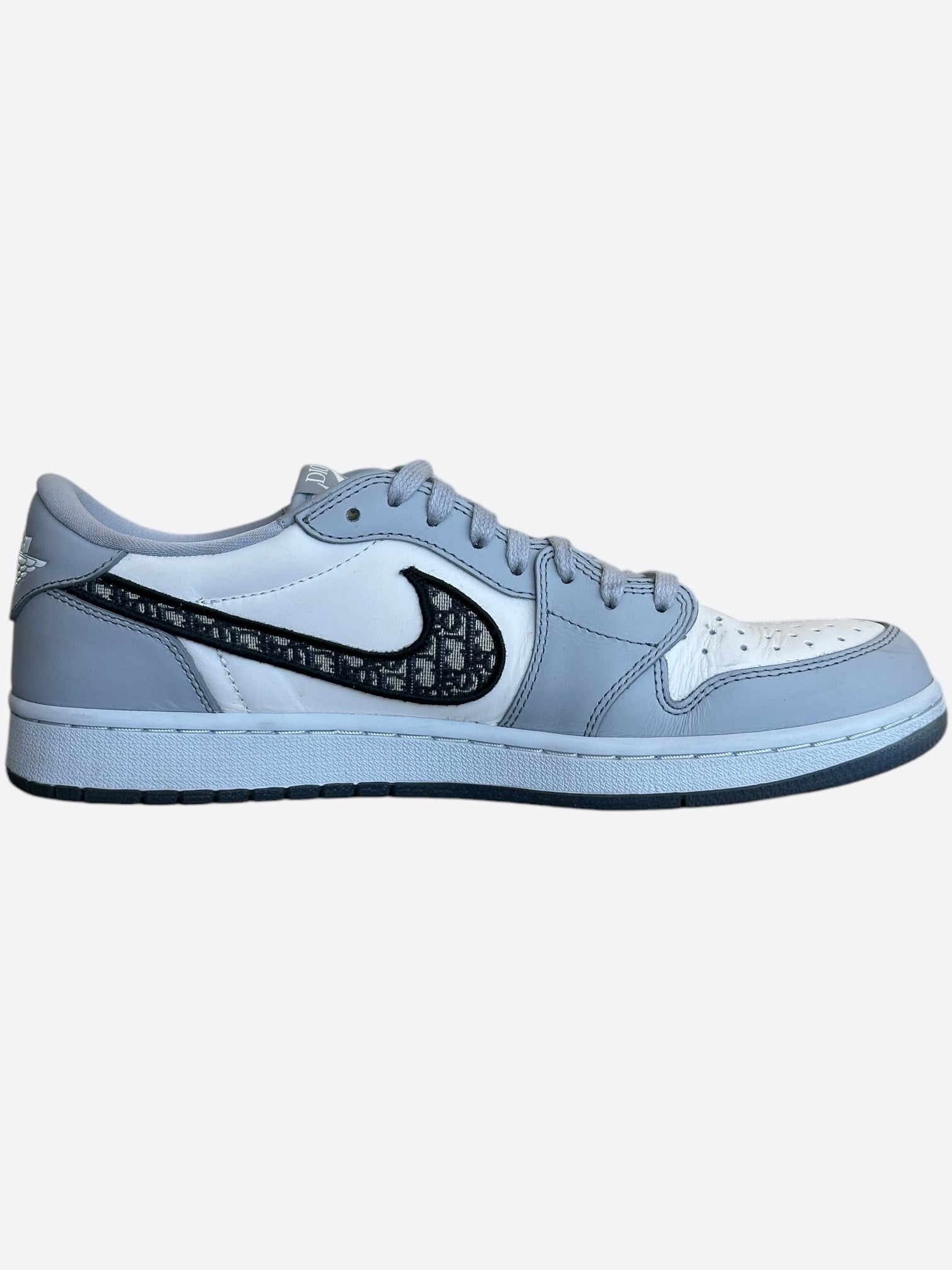 Dior Air Jordan Grey & White Oblique Low Top Sneakers for Men - Retro Basketball Shoes - Streetwear Fashion & Casual Wear - Perfect for Urban Style & Sneaker Collectors