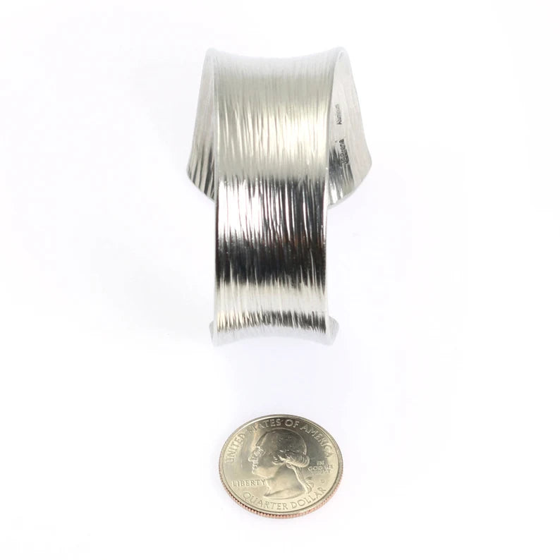 Stylish Tapered Bark Anticlastic Aluminum Bangle Bracelet for Women - Perfect for Casual Wear, Office & Evening Outfits