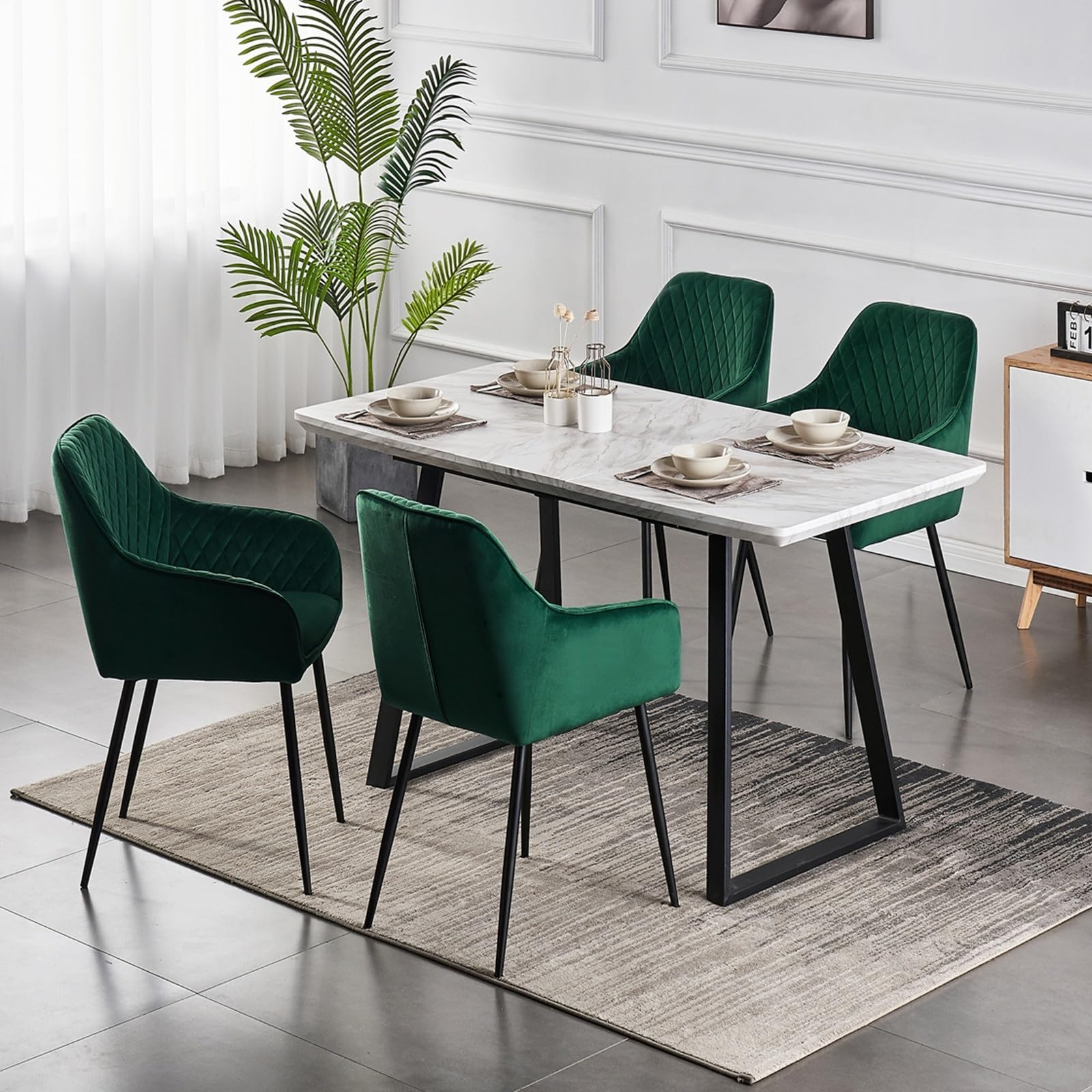 ENJAOUSLF Set of 2 Green Velvet Dining Chairs with Black Metal Legs - Modern Upholstered Armchairs for Kitchen, Living Room & Dining Room - Perfect for Small Spaces, Breakfast Nooks & Home Decor