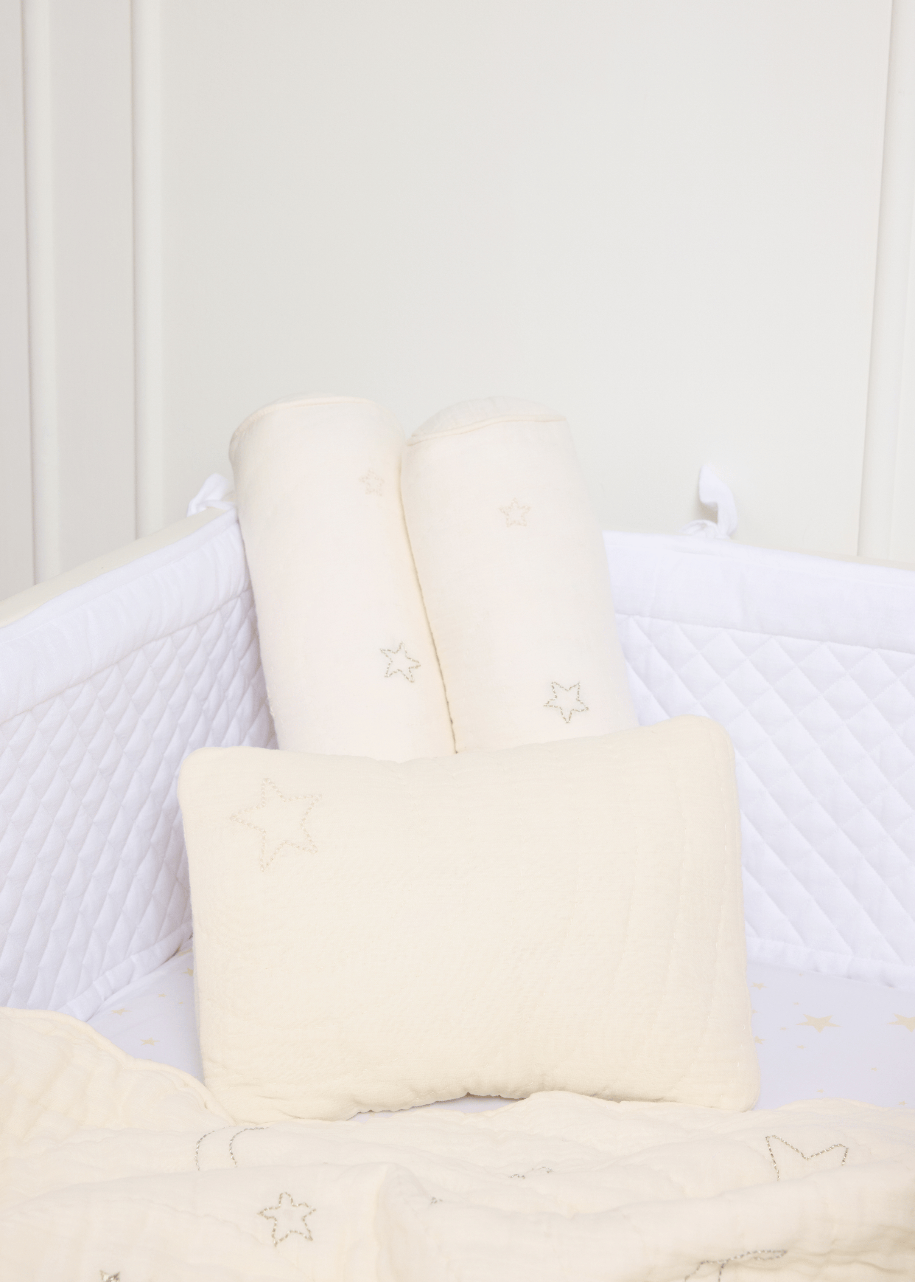 Luna Baby Cot Bedding Set with Soft Bumper - Breathable Crib Sheets & Comfortable Nursery Bedding for Newborns & Toddlers - Perfect for Nursery, Daycare, and Home Use