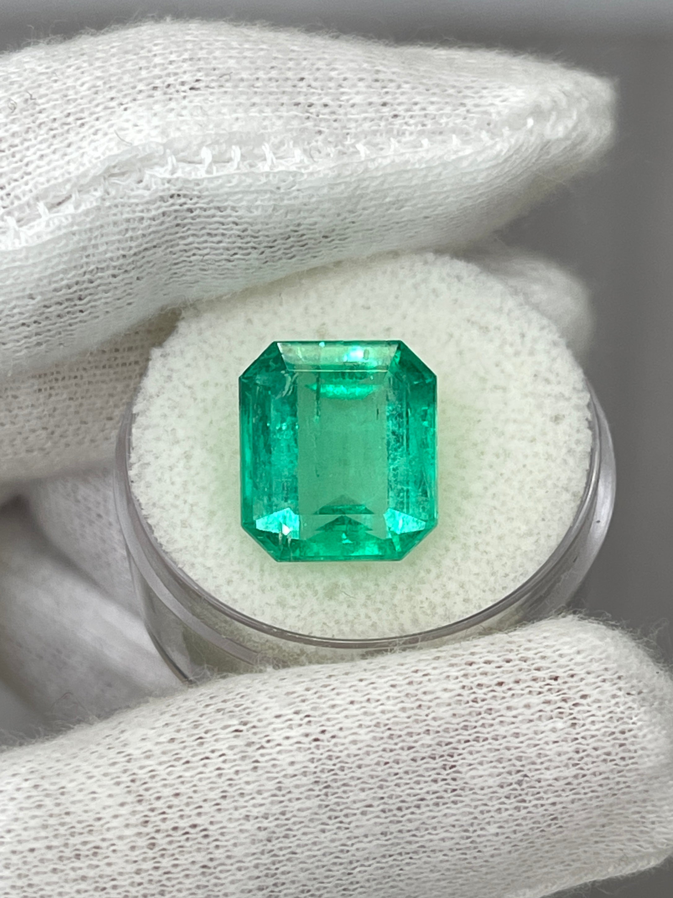 8.33 Carat 13x11.5mm Natural Colombian Emerald Gemstone - AAA Quality Loose Emerald for Jewelry Making, Engagement Rings & Fine Collections