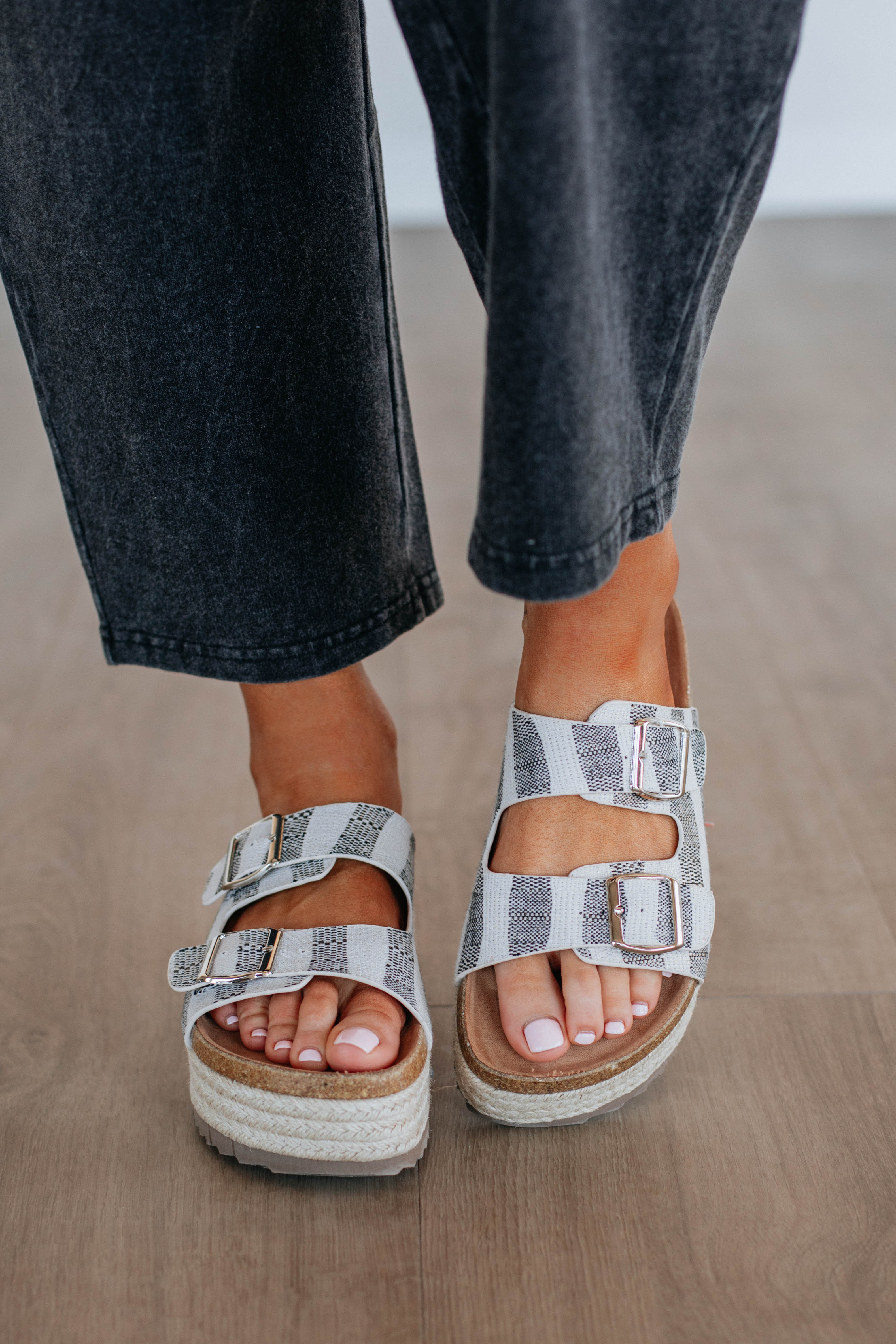 Effortless Edge Sandals - Women's Comfortable Slide Sandals for Summer | Casual Beach Walking, Vacation Outfits, Poolside Lounging