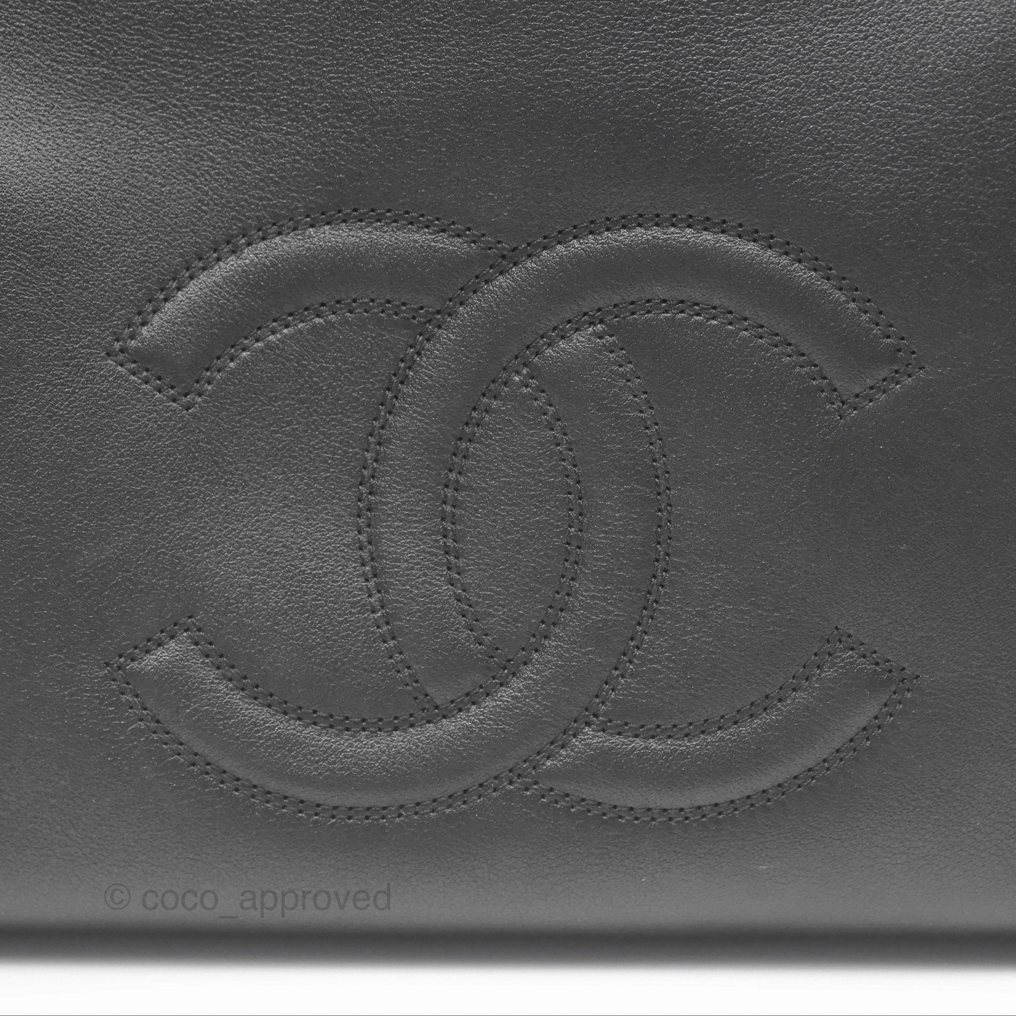 Chanel CC Zipped Shopping Tote Bag in Calfskin Leather with Gold Hardware - Luxury Handbag for Women, Perfect for Work, Travel & Everyday Use