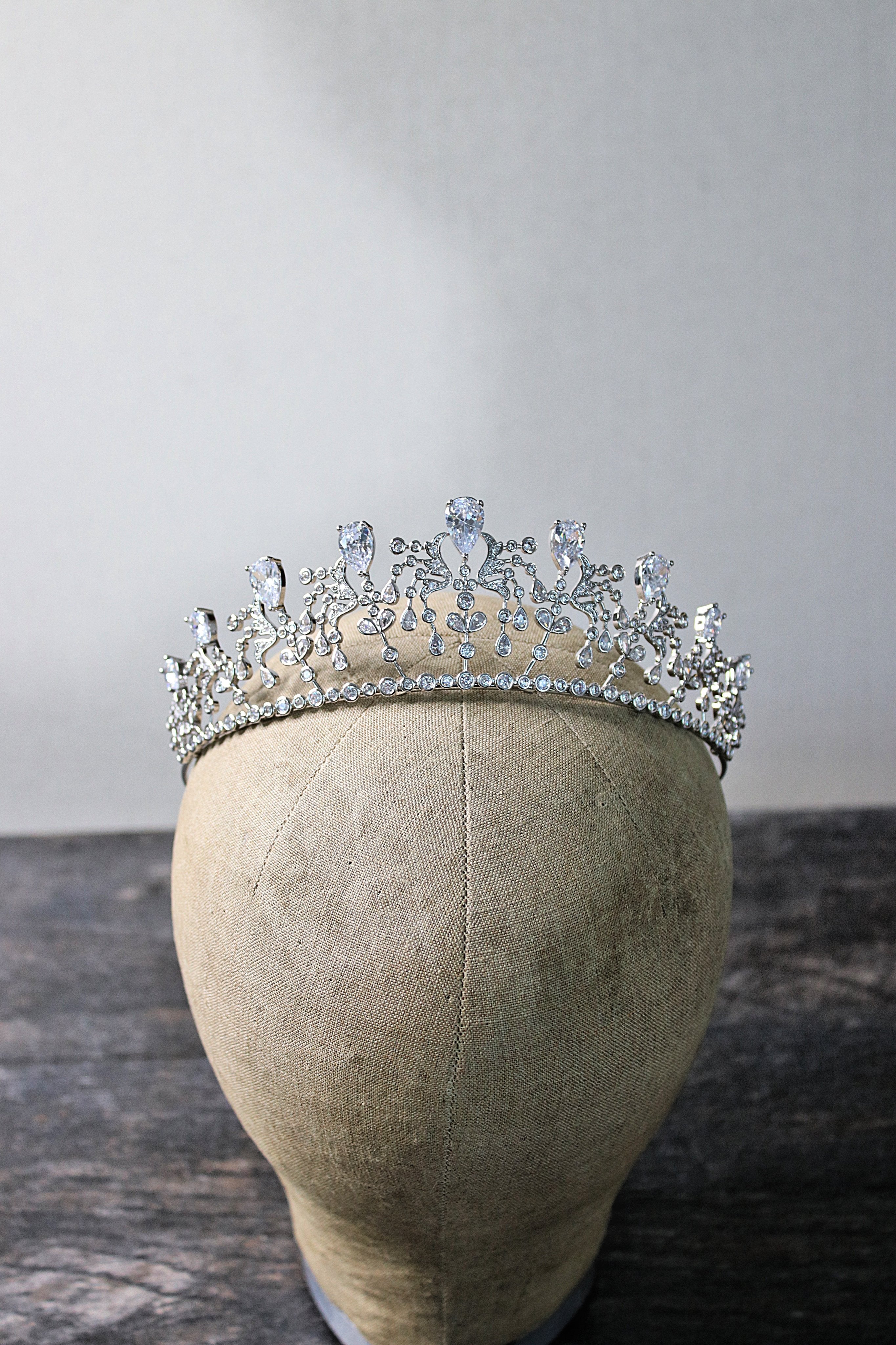 EFFIE Bridal Tiara - Elegant Wedding Hair Accessory for Brides, Bridesmaids & Flower Girls | Perfect for Weddings, Prom & Special Occasions