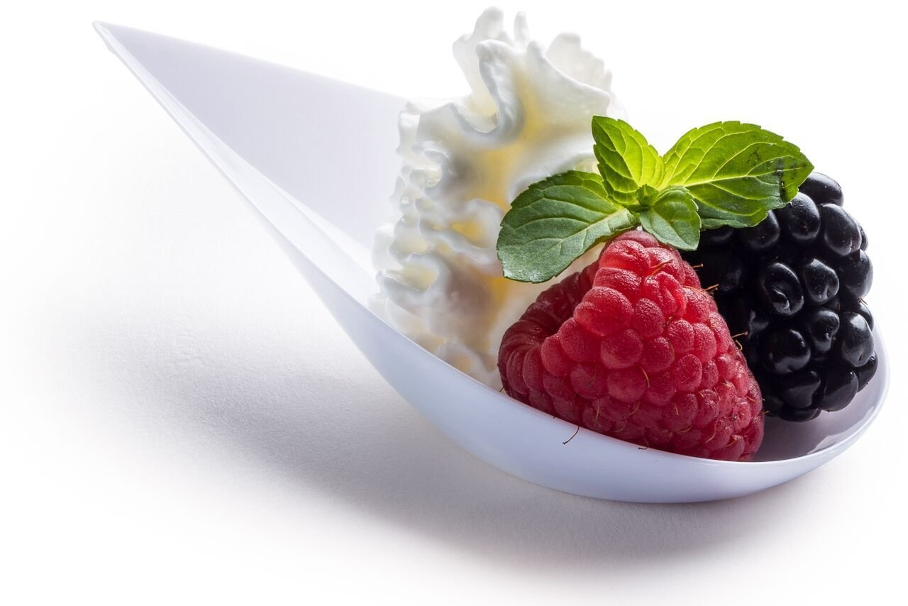 Zappy 100-Pack Teardrop Mini Appetizer Plates & Dessert Bowls Set - White Plastic Small Serving Dishes with Mini Tasting Spoons for Parties, Weddings, Cocktail Hours, and Asian Cuisine Presentation