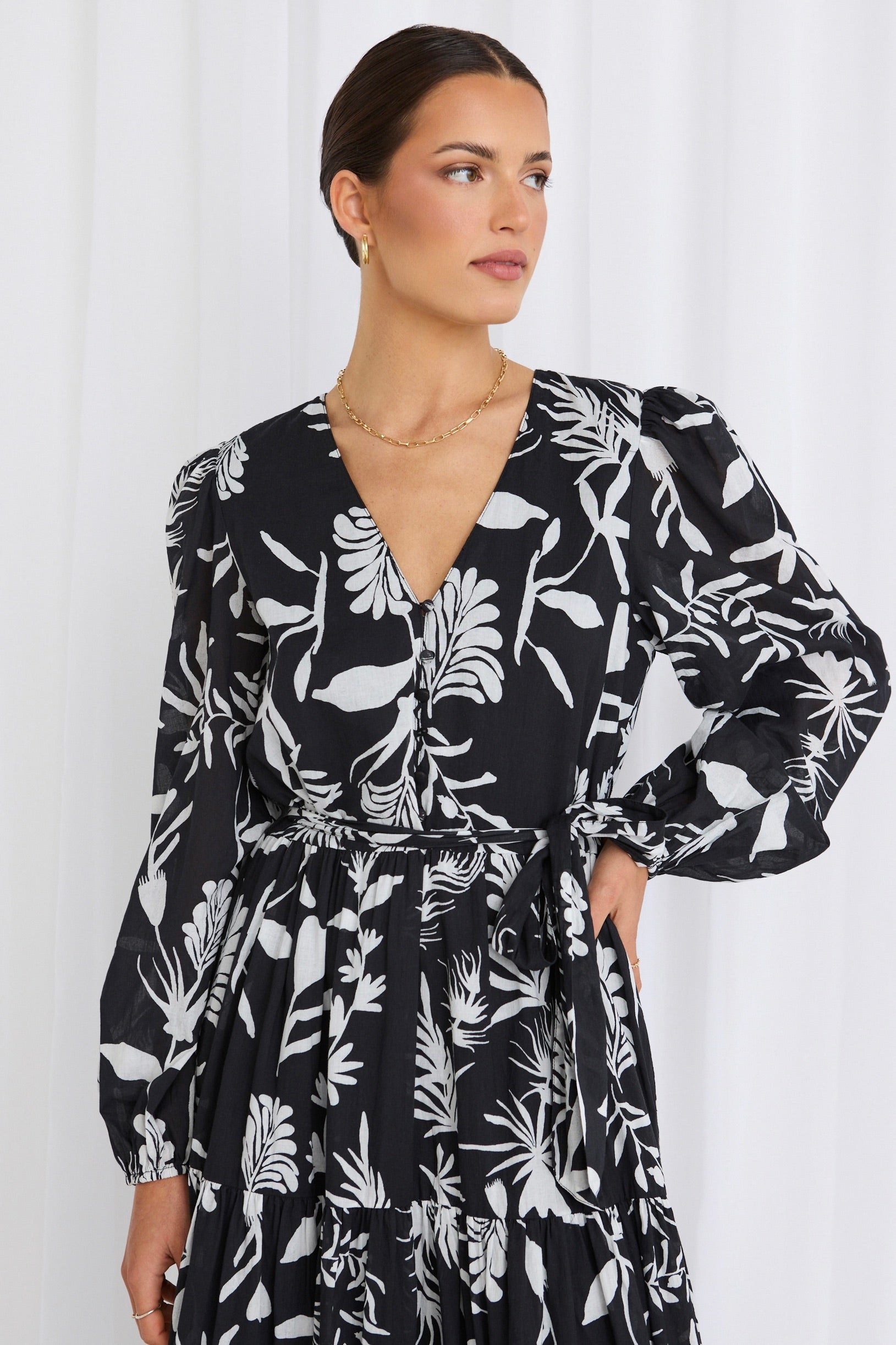 Elegant Black & White Long Sleeve V-Neck Tiered Maxi Dress for Women - Perfect for Weddings, Parties & Evening Events