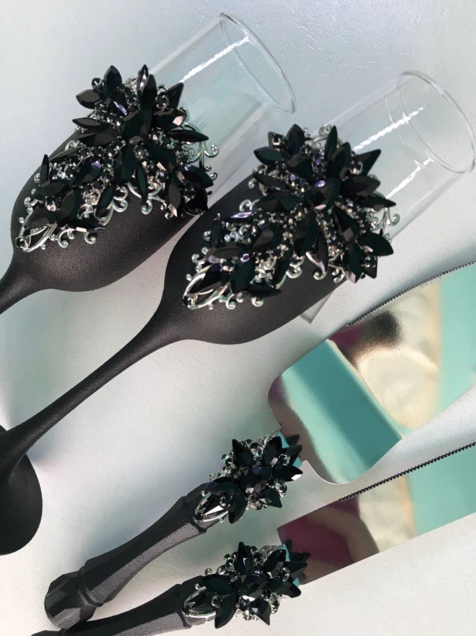 Elegant Black Wedding Flutes & Cake Server Set for Bride & Groom - Engraved Cake Knife & Server - Perfect for Wedding Ceremony, Reception & Anniversary Celebrations