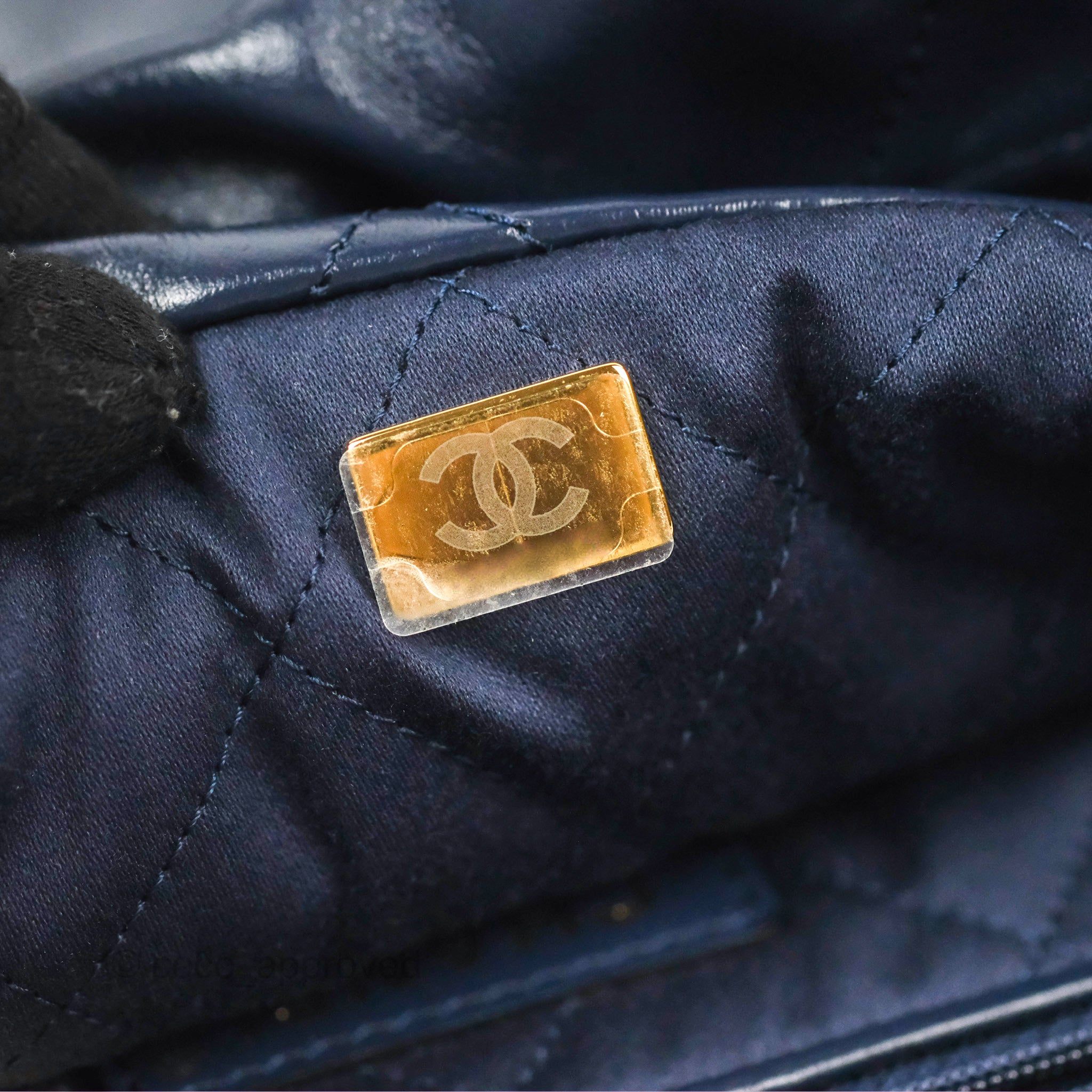 Chanel 22 Medium Handbag in Navy Shiny Calfskin Leather with Aged Gold Hardware - Luxury Crossbody Bag for Women, Perfect for Work, Travel & Evening Events