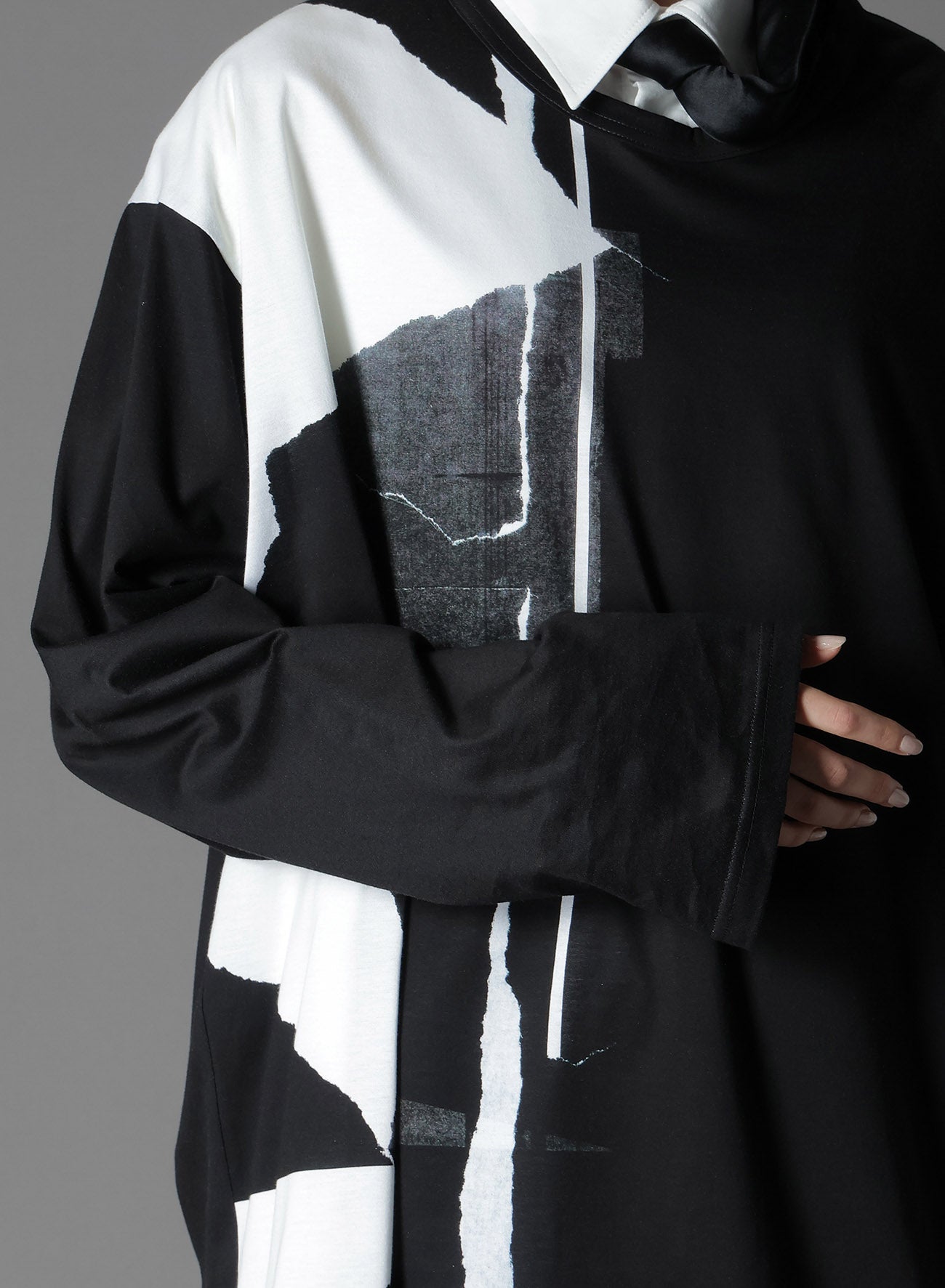 Soft Cotton Jersey T-Shirt with Torn Pattern Hem & Long Sleeves - Oversized Round Neck Jumbo Fit for Casual Wear & Street Style