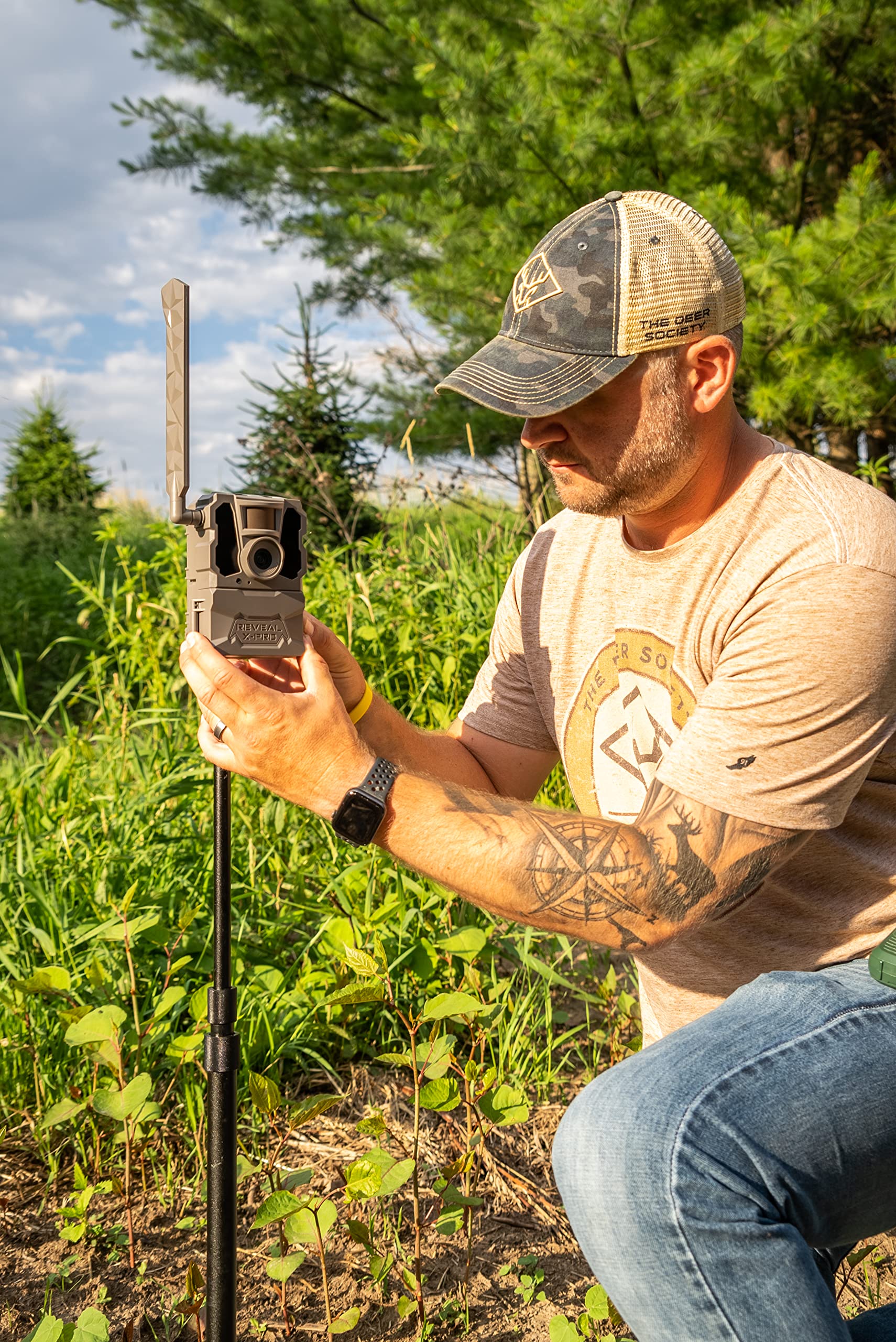 TACTACAM Reveal X PRO Cellular Trail Camera for Verizon & AT&T - No Glow, GPS Tracking, LCD Screen, HD Photos & Videos - Includes Solar Panel, Lipo Battery & 32GB SD Card - Perfect for Wildlife Monitoring, Hunting & Outdoor Security
