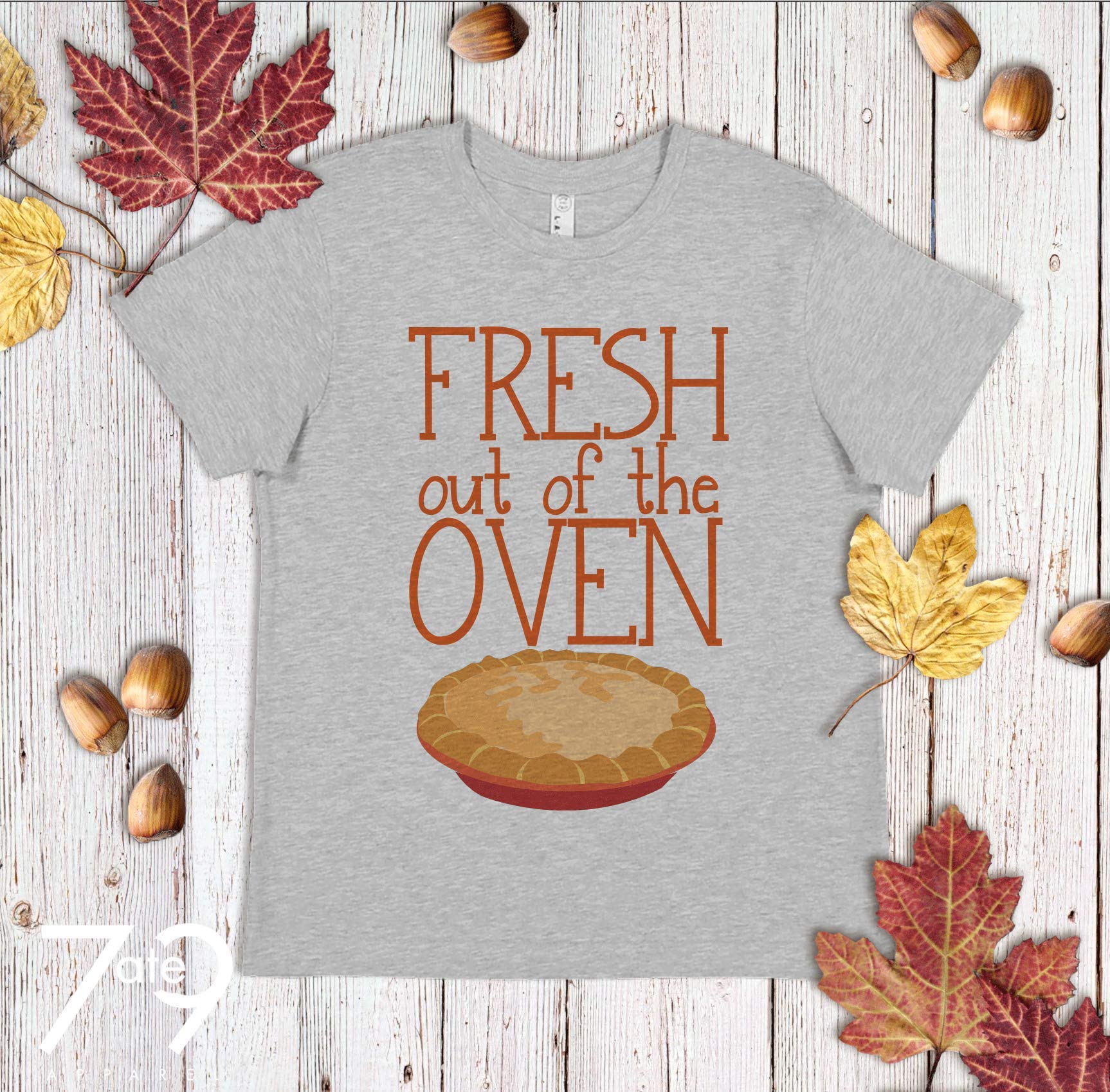 Baby's Fresh Out of The Oven Thanksgiving T-Shirt - Cute Grey Infant Bodysuit for Holiday Family Photos & Turkey Day Celebrations