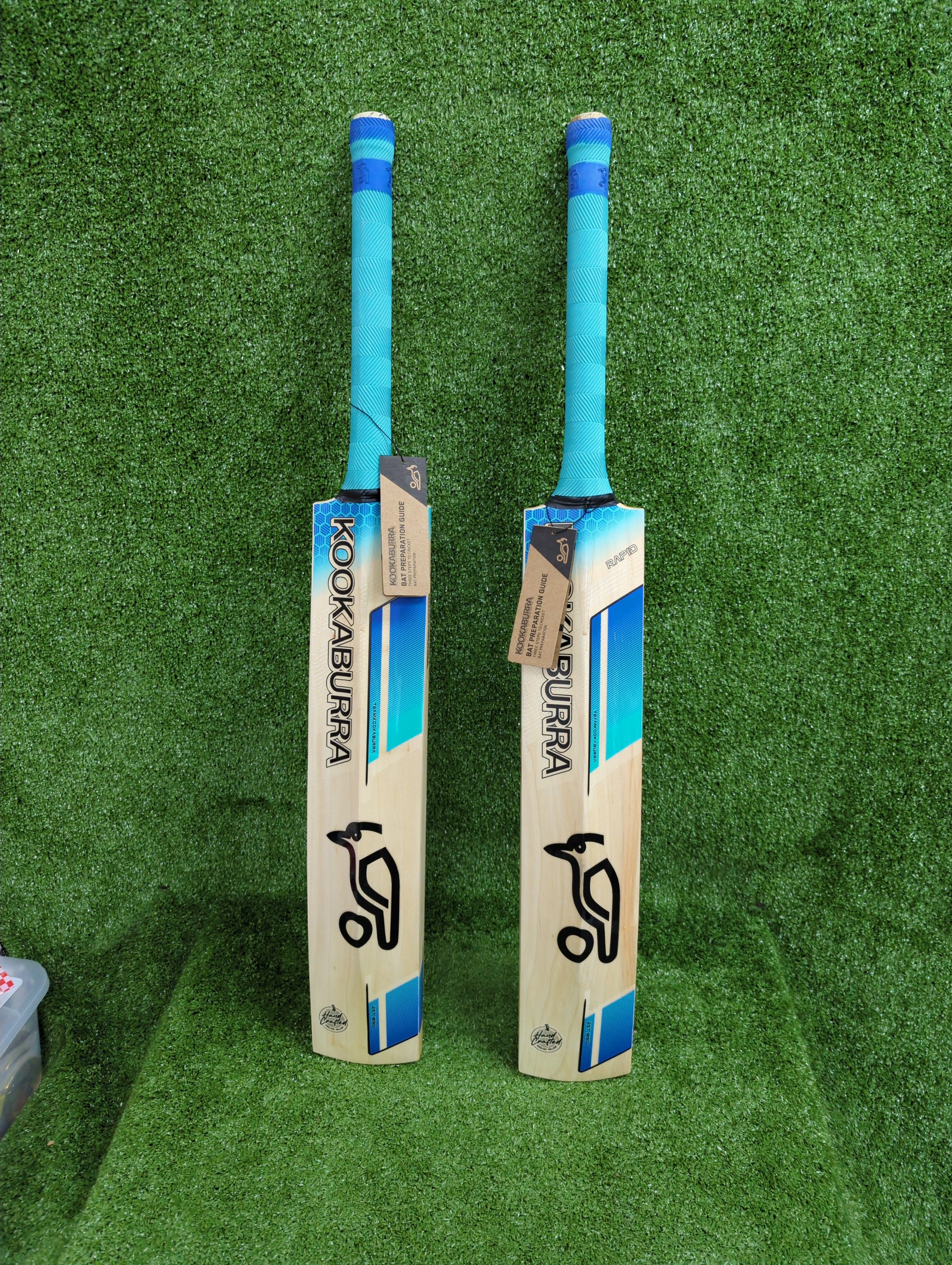 Kookaburra Rapid Ultralite English Willow Cricket Bat - Lightweight & Durable for Professional & Amateur Players - Perfect for Matches, Practice & Training Sessions