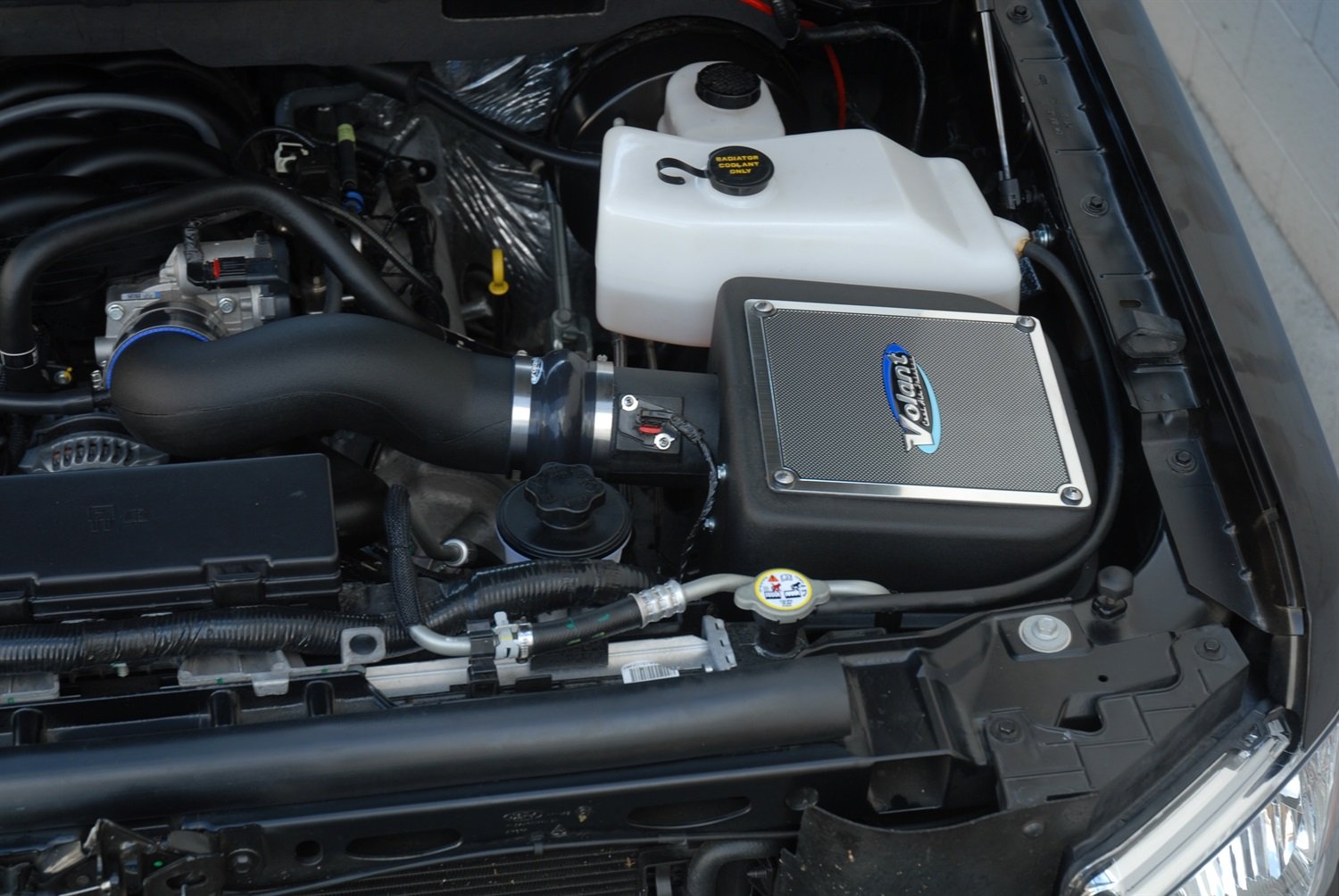 Volant 191466 PowerCore Cool Air Intake System - High Performance Cold Air Intake Kit for Trucks & SUVs | Improves Engine Power & Fuel Efficiency | Perfect for Off-Roading & Towing