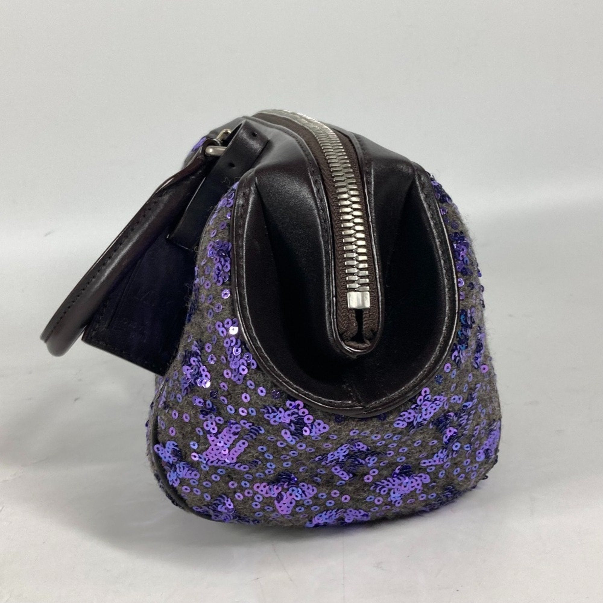 Pre-Owned 221 - High-Quality Second-Hand Item | Perfect for Collectors, Gifts & Home Decor