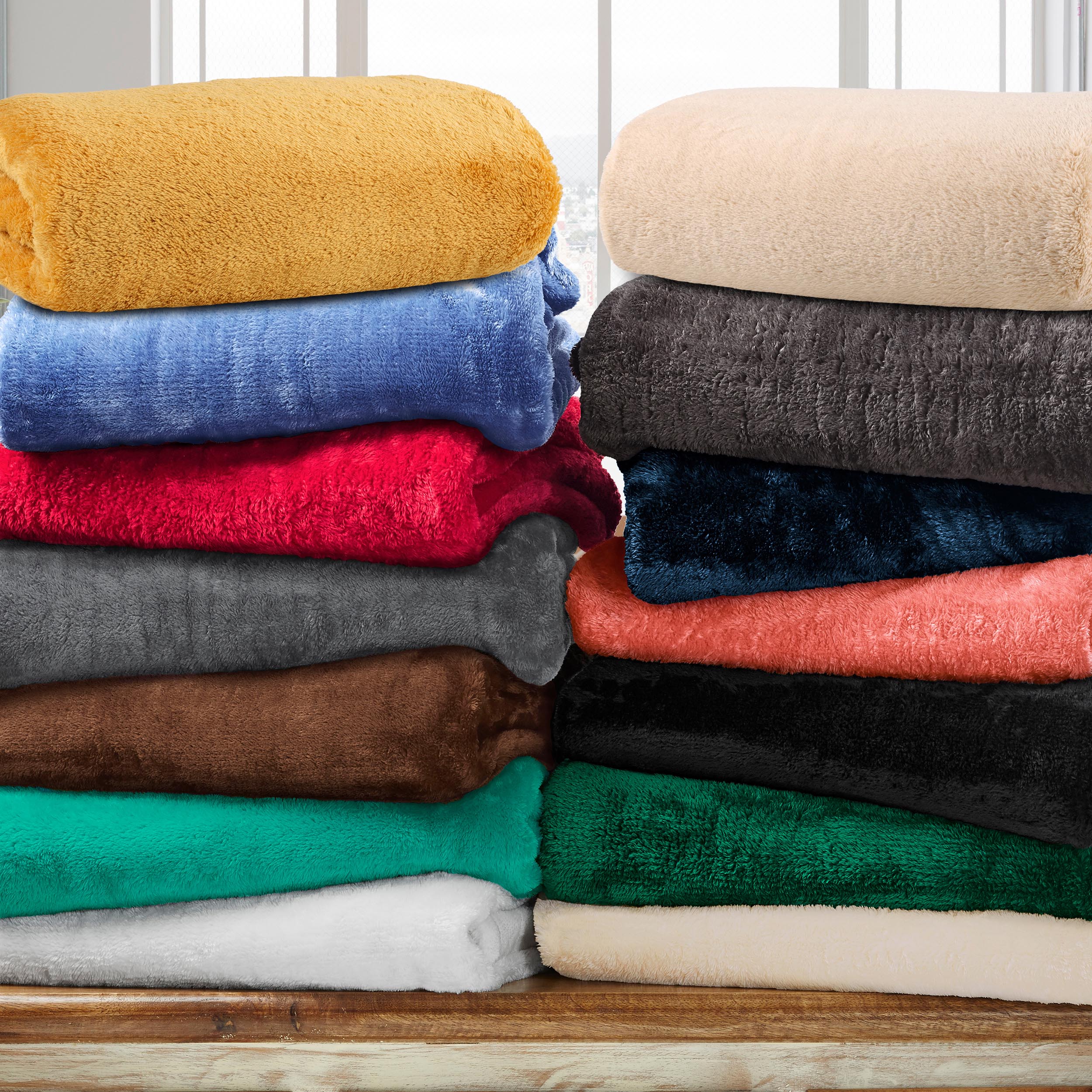 Classic Solid Fleece Plush Medium Weight Fluffy Soft Blanket - Cozy & Warm for Bed, Sofa, Travel & Gifts | Ultra-Soft Throw Blanket for All Seasons