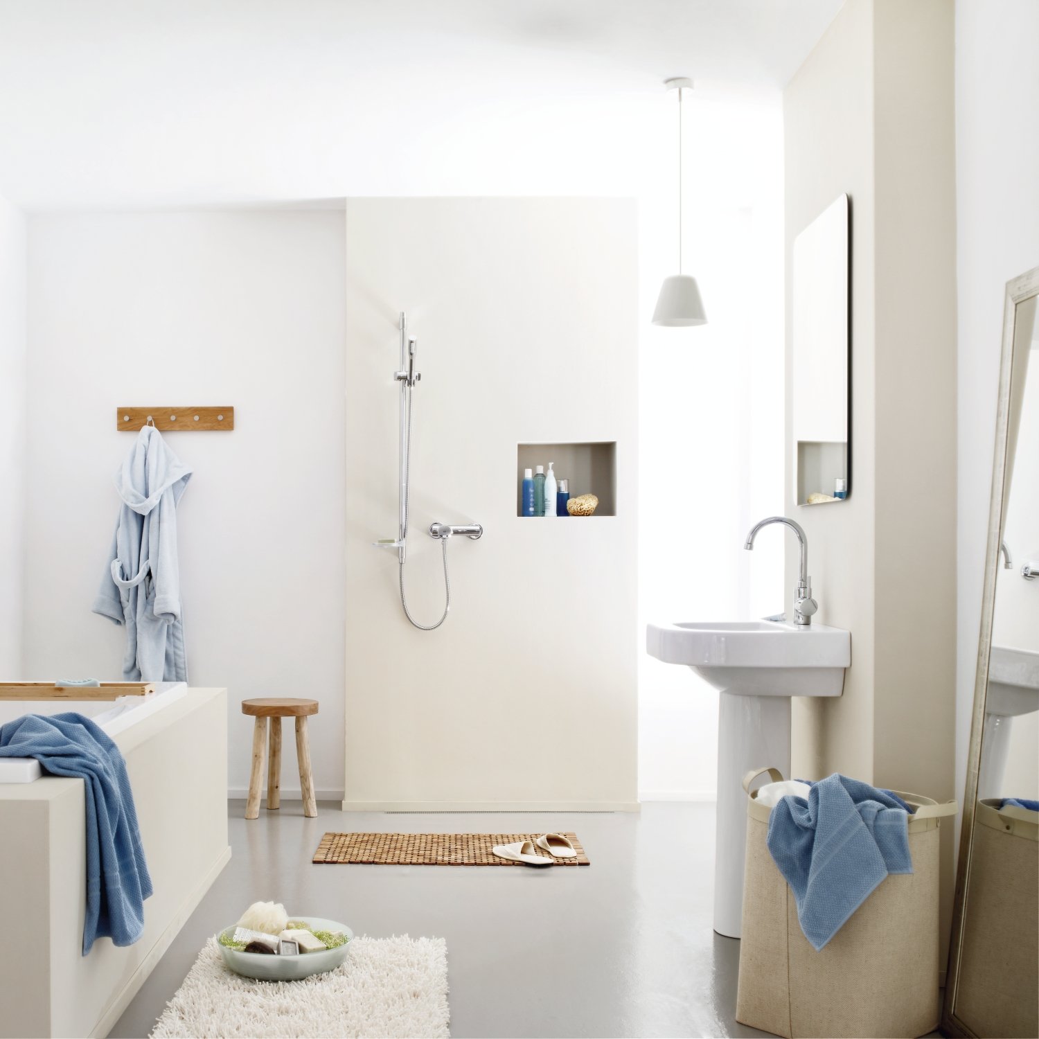 Concetto Centerset Single-Handle Single-Hole Bathroom Faucet - 1.5 GPM Low-Flow Water-Saving Design - Perfect for Modern Bathroom Vanities and Small Space Sinks