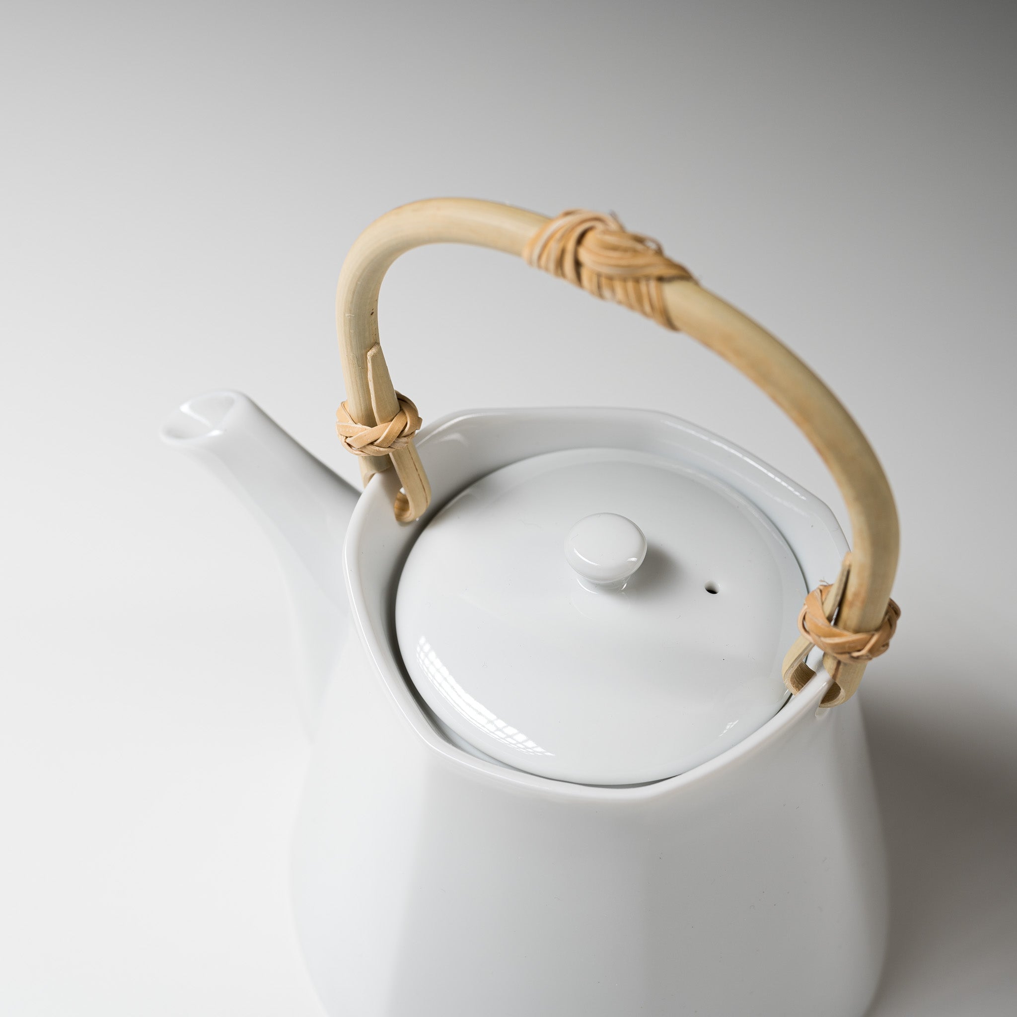 Premium Miyama Ceramic Teapot with Round Handle - 430ml Capacity for Loose Leaf Tea & Herbal Infusions - Perfect for Afternoon Tea, Japanese Tea Ceremonies & Cozy Home Brewing