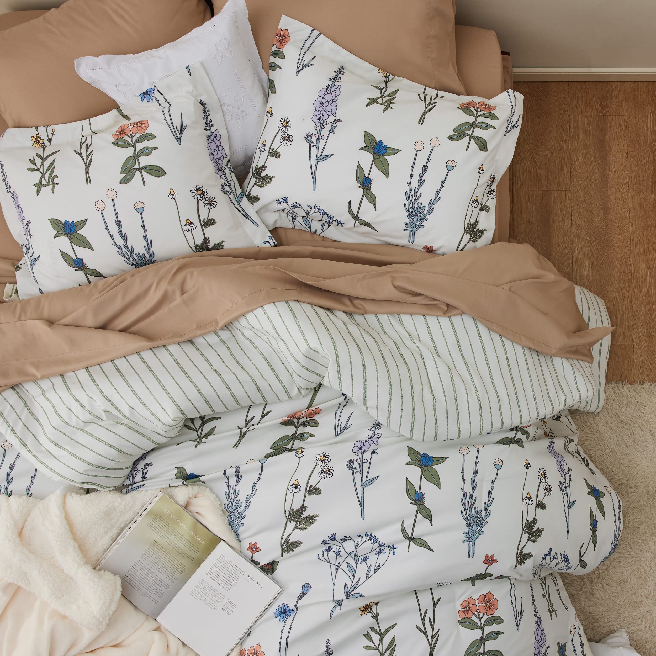 Bedsure Queen Size Comforter Set - 3 Piece Soft Reversible Floral Bedding with Coconut White Botanical Flowers Design & 2 Pillow Shams | Perfect for Master Bedroom, Guest Room & Cozy Home Decor