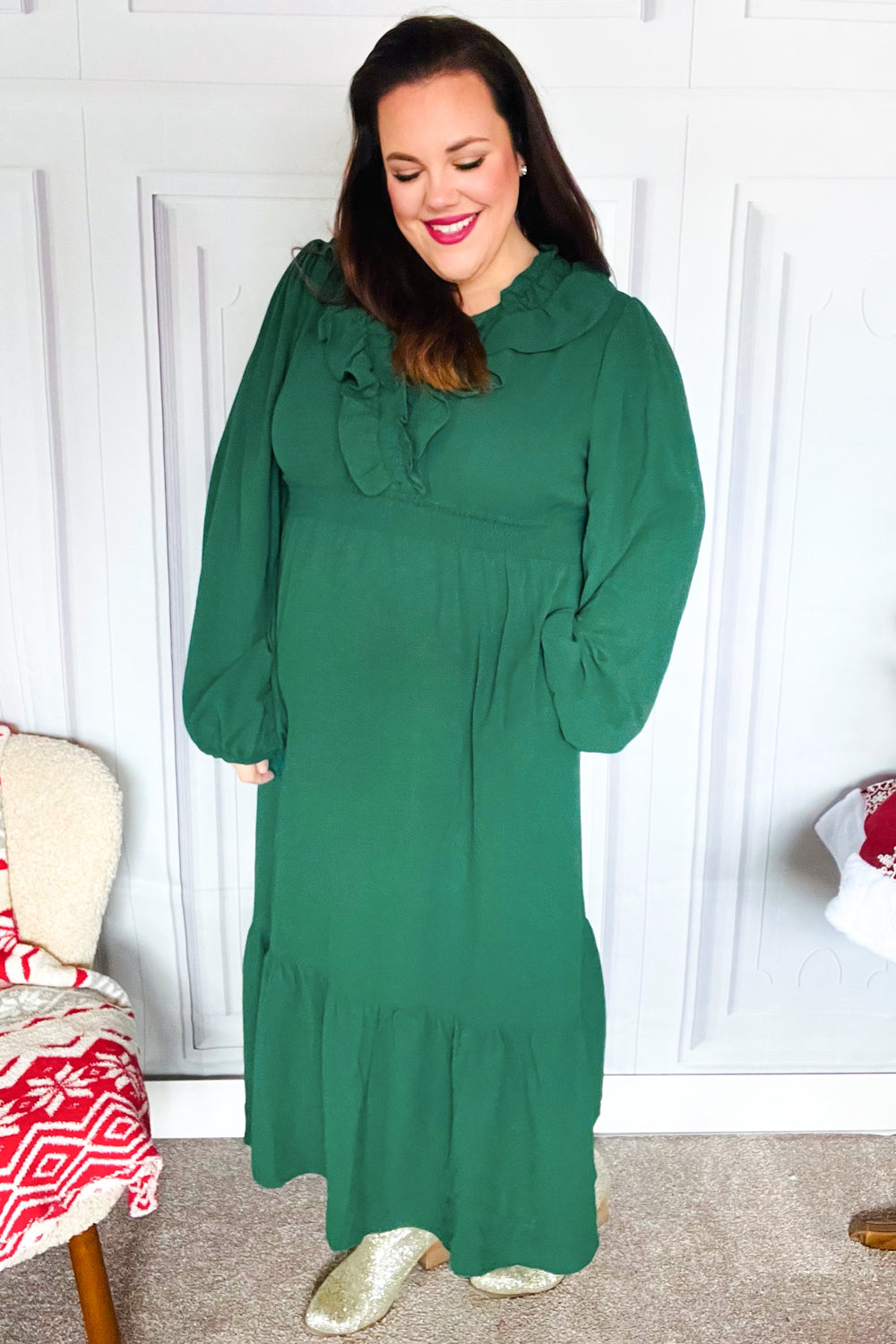 Holiday Green Overlap Ruffle V-Neck Midi Dress for Women - Elegant Party & Cocktail Attire for Christmas, New Year & Special Occasions