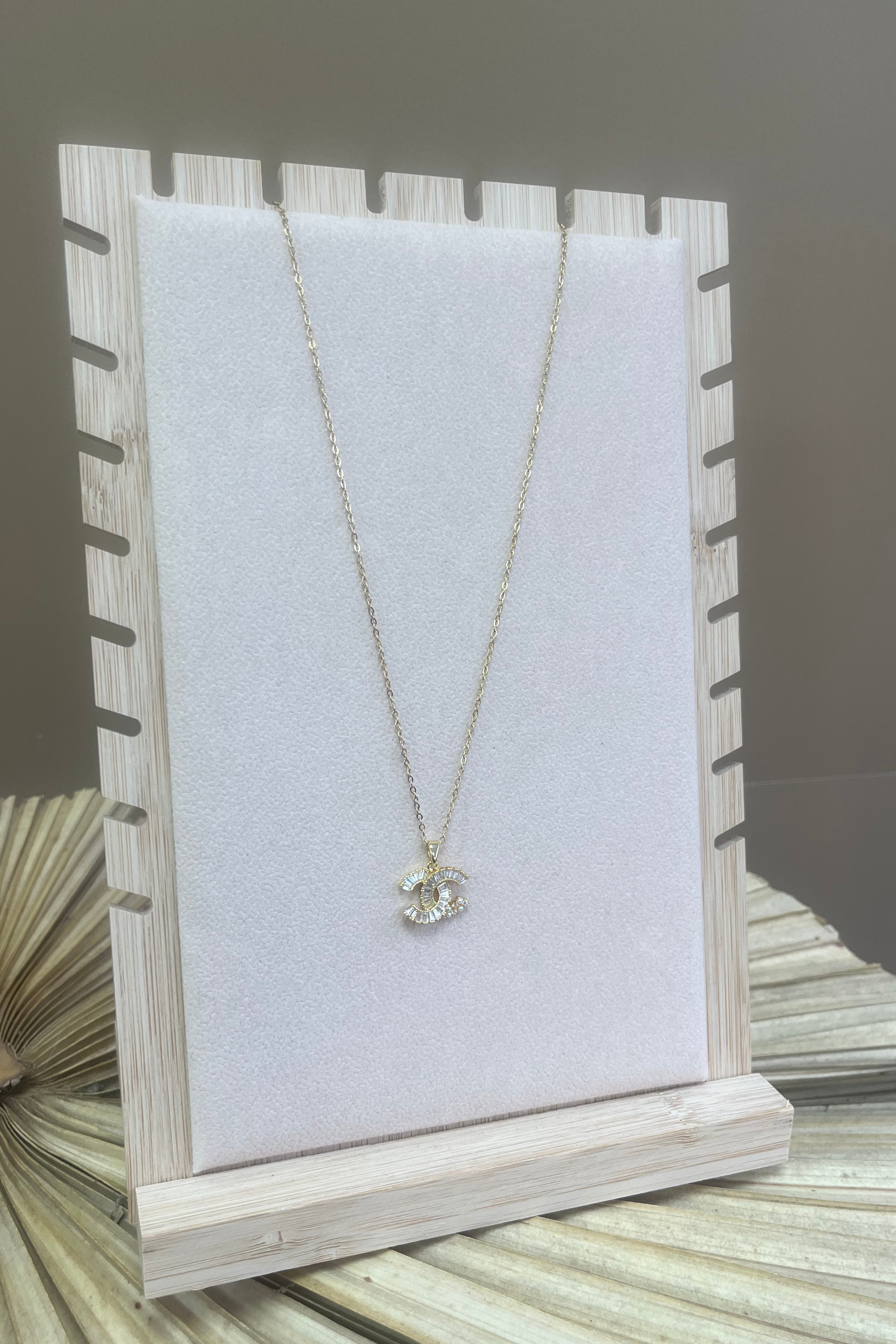 Interlocking Geometric Necklace for Women - Elegant Layered Pendant Jewelry - Perfect for Everyday Wear, Date Nights & Special Occasions