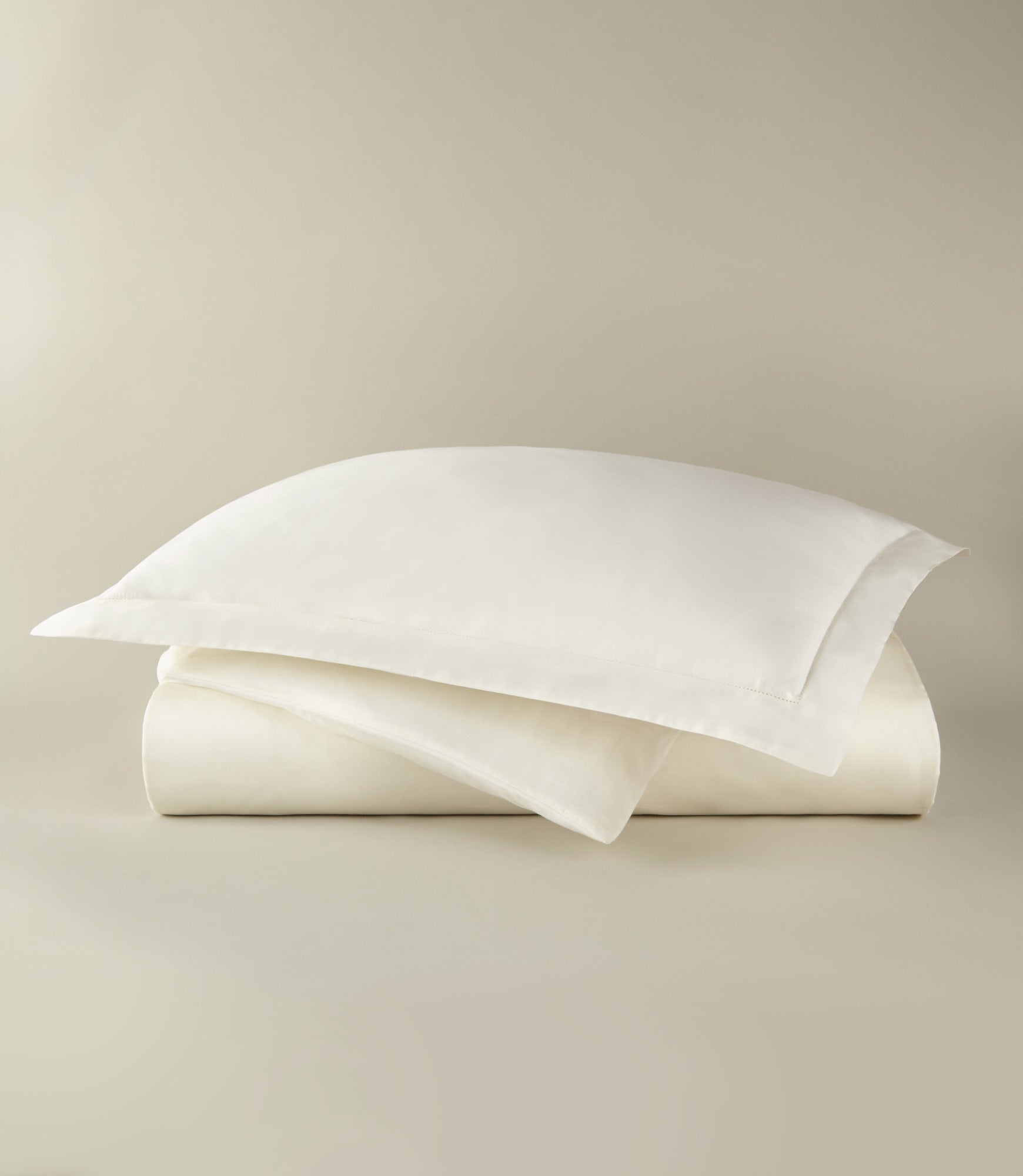 Clara Sateen Duvet Cover Set - Soft & Luxurious 100% Cotton Bedding - Queen Size (Includes Duvet Cover & Pillowcases) - Perfect for Master Bedroom, Guest Room & Hotel Stays