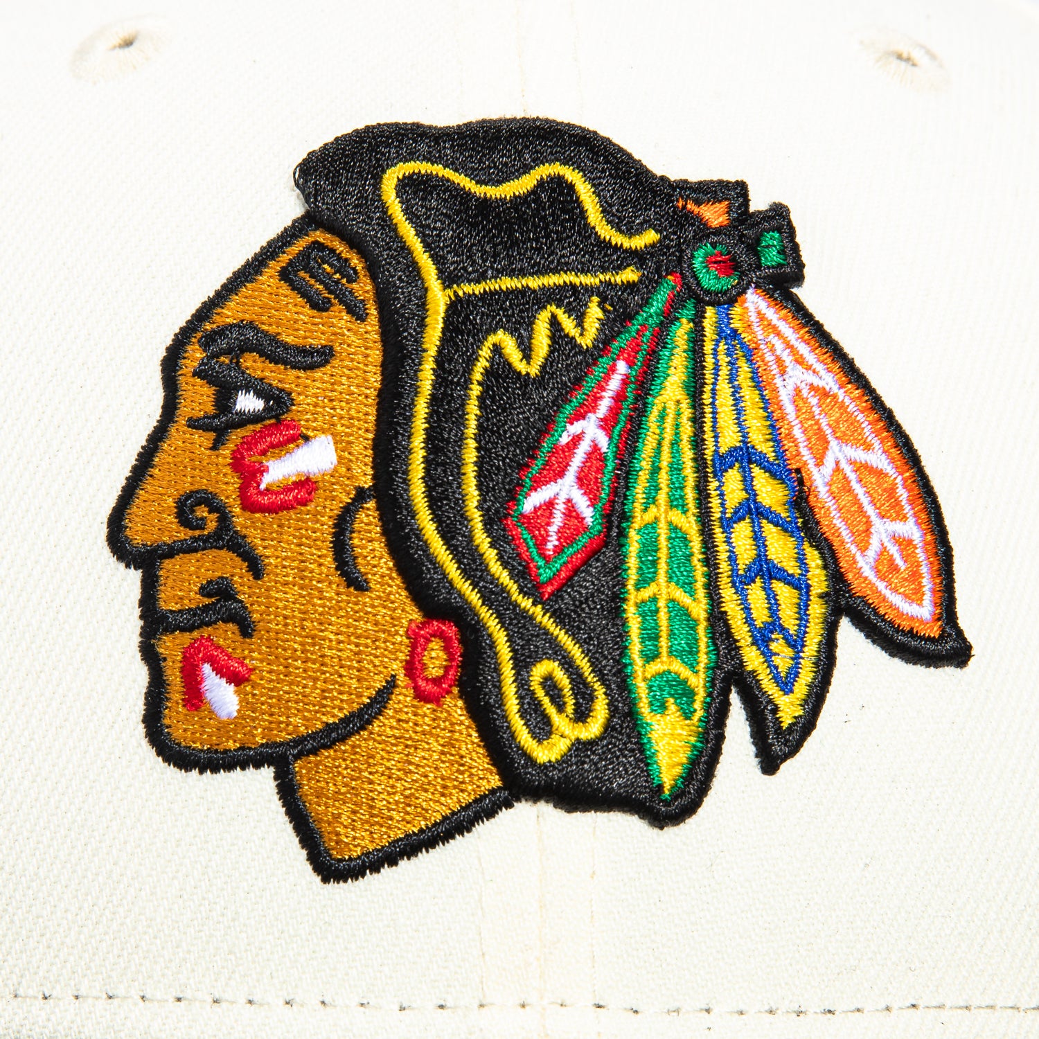 New Era 59Fifty Chicago Blackhawks Baseball Cap - White with Black Logo | Adjustable Snapback Hat for Men & Women | Perfect for Sports Games, Casual Wear & Fan Collections