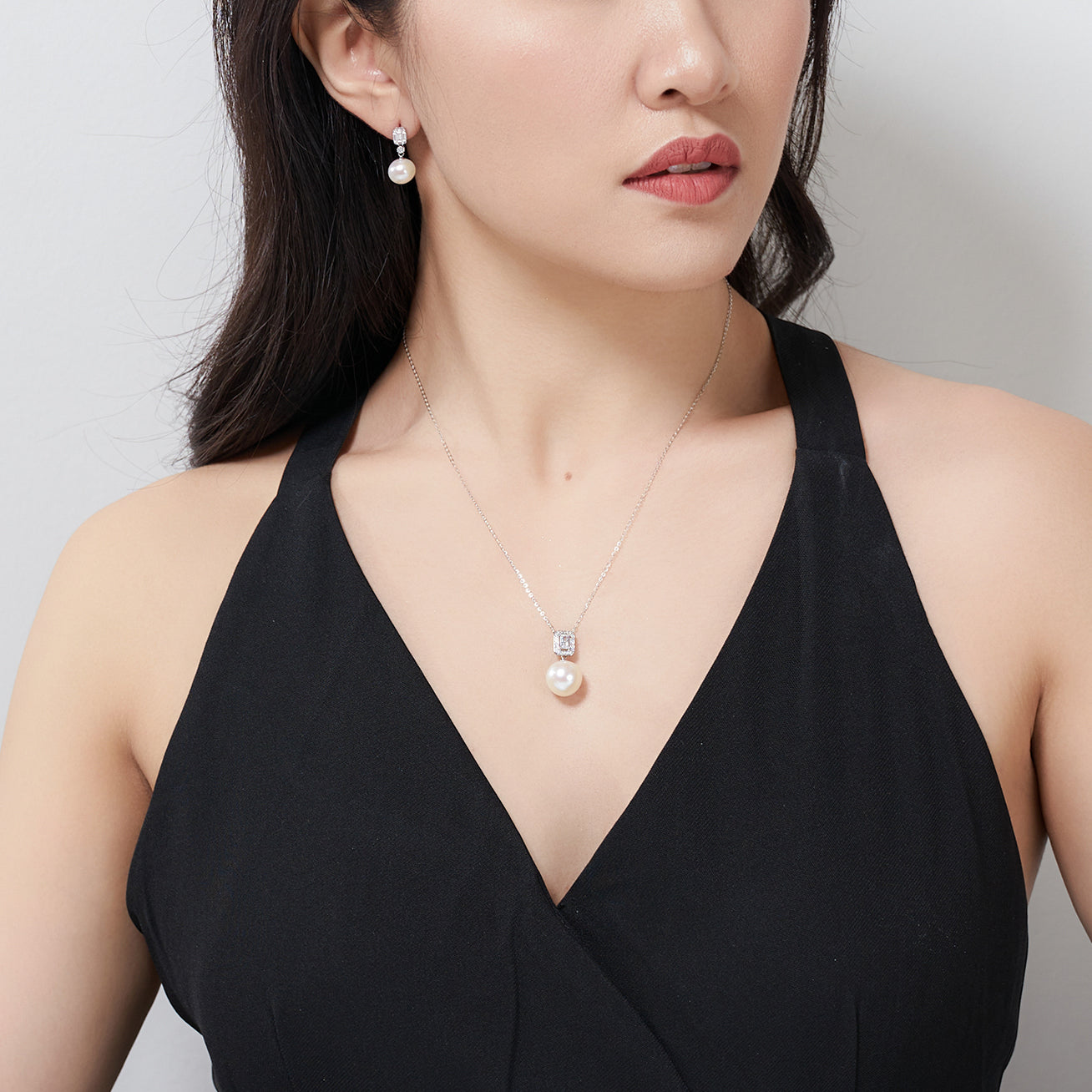 18K Solid Gold Edison Pearl Necklace KN00118 - Elegant Pearl Jewelry for Women, Perfect for Weddings, Parties & Special Occasions