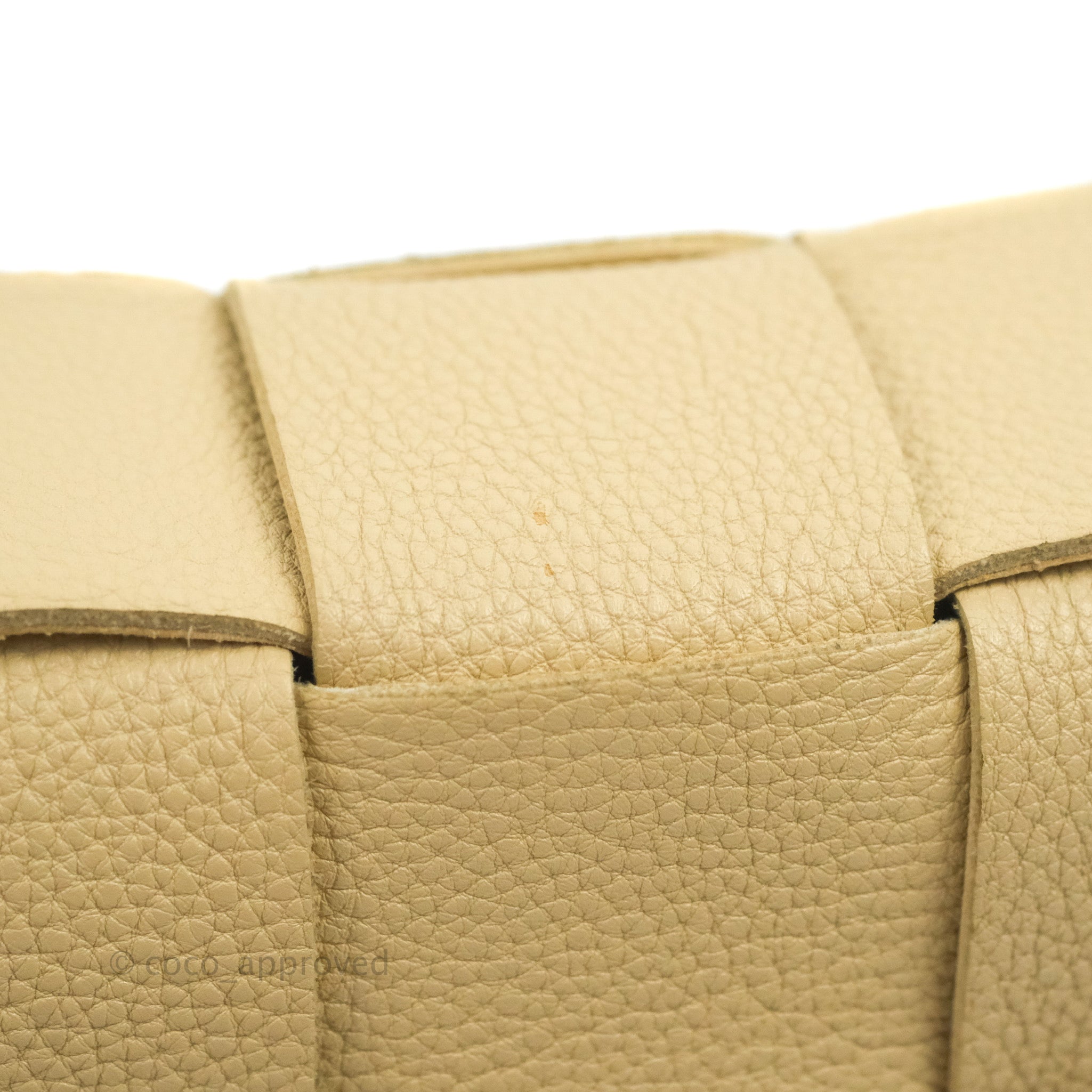 Bottega Veneta Cassette Shoulder Bag in Intreccio Porridge Grained Calfskin with Gold Hardware - Luxury Crossbody Purse for Women, Perfect for Work, Travel & Evening Events