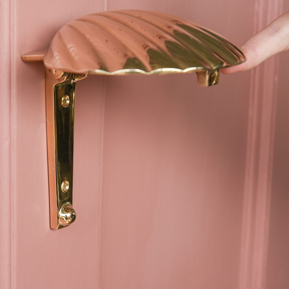 Scallop Shell Door Knocker - Polished Brass Finish - Elegant Coastal Home Decor for Front Door Entryway
