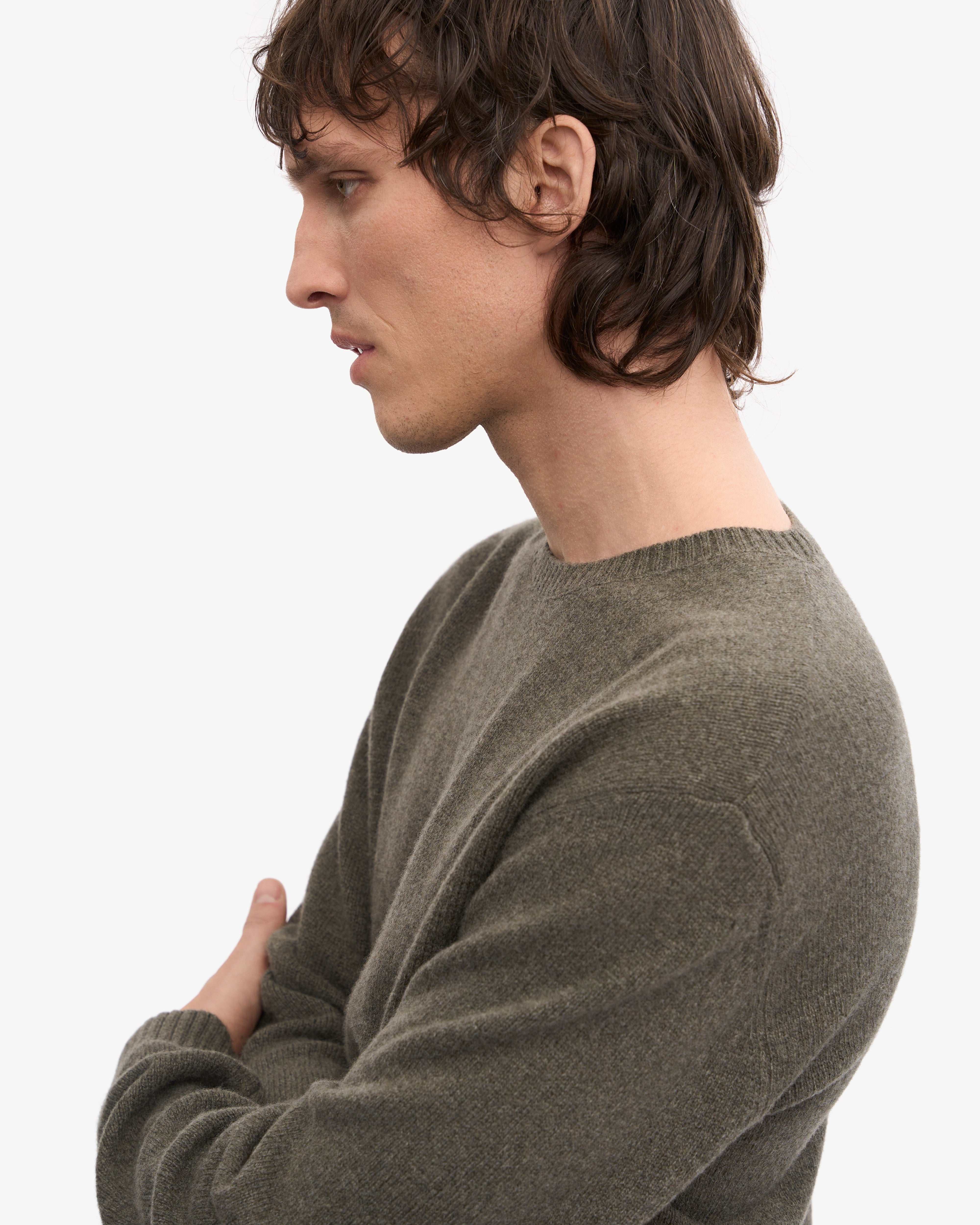 Premium Classic Merino Wool Crew Neck Sweater for Men & Women - Soft & Warm Dusty Olive Pullover - Perfect for Winter, Fall & Outdoor Activities