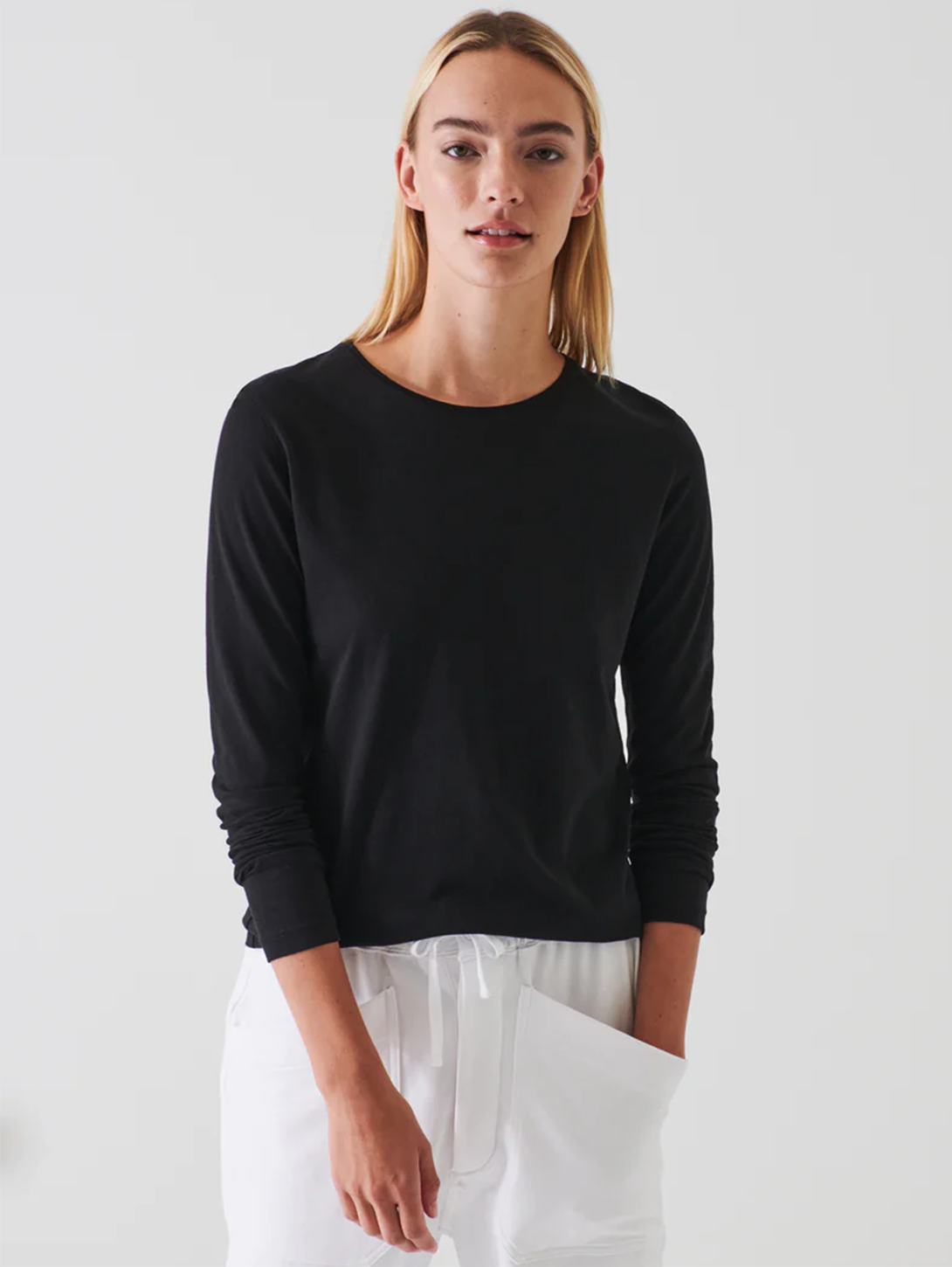 Classic Long Sleeve Crew Neck T-Shirt for Men & Women - Soft Cotton Comfort Fit - Black - Perfect for Casual Wear, Layering & Everyday Outfits