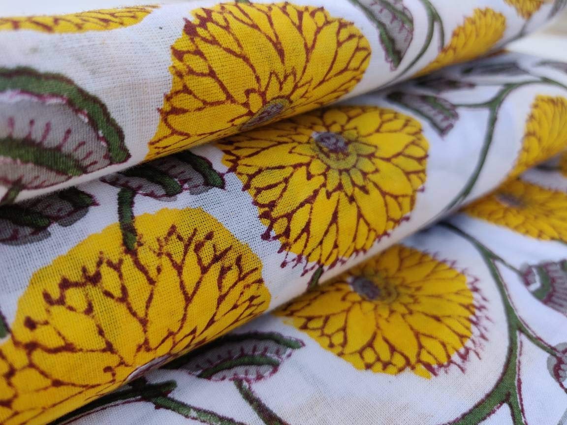 Authentic Jaipur Floral Printed Cotton Fabric by the Yard - Soft & Breathable Indian Print Cloth for Scarves, Cushion Covers, Sofa Covers & Summer Dresses (50 Yards) - Perfect for Home Decor, DIY Crafts & Fashion Accessories