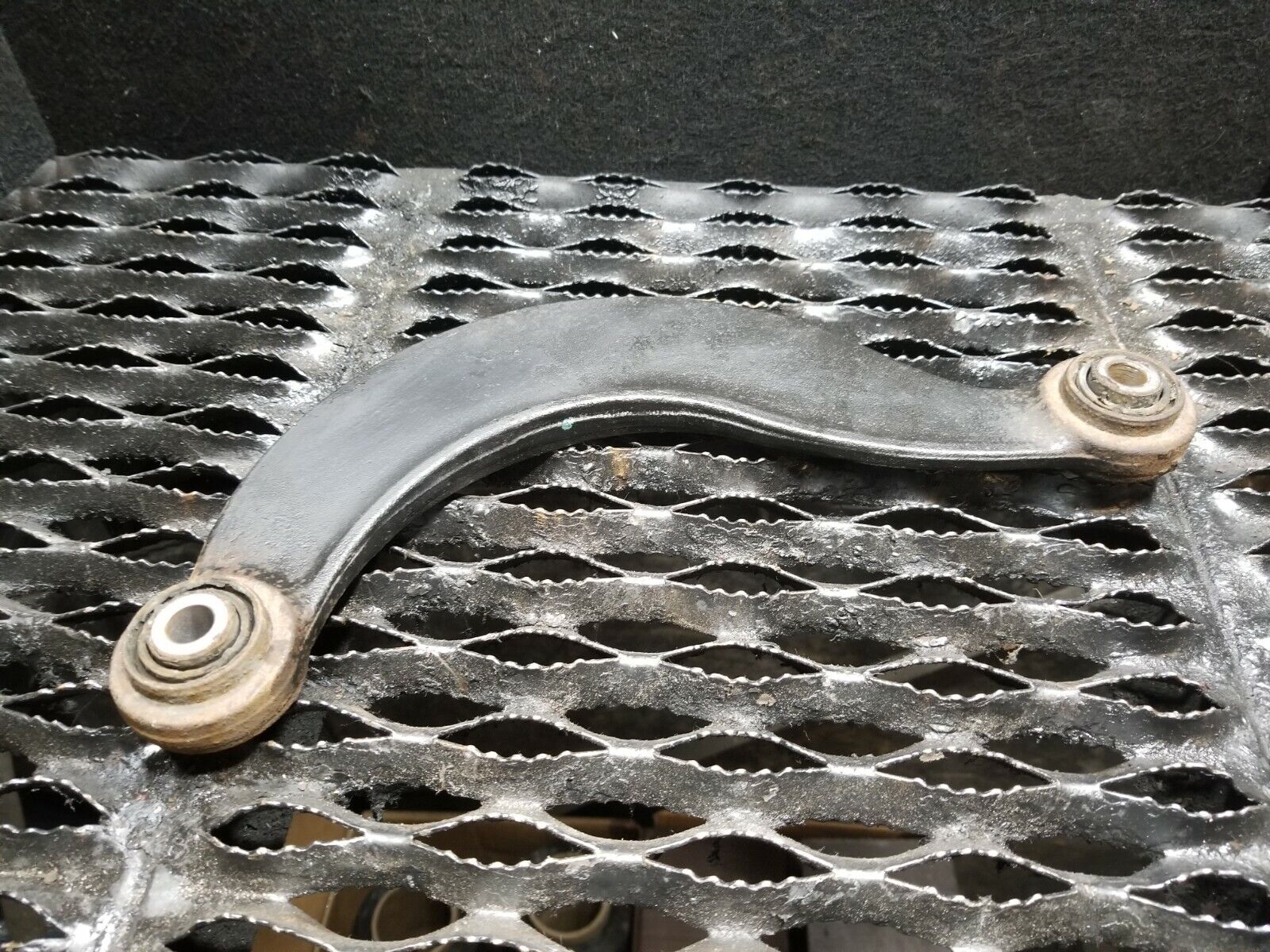 2005-2007 Volvo S40 2.4L Left Rear Control Arm - OEM Replacement Part for Suspension Repair | Driver Side Lower Control Arm for Volvo S40 Sedan | Perfect for DIY Auto Maintenance and Smooth Ride Restoration