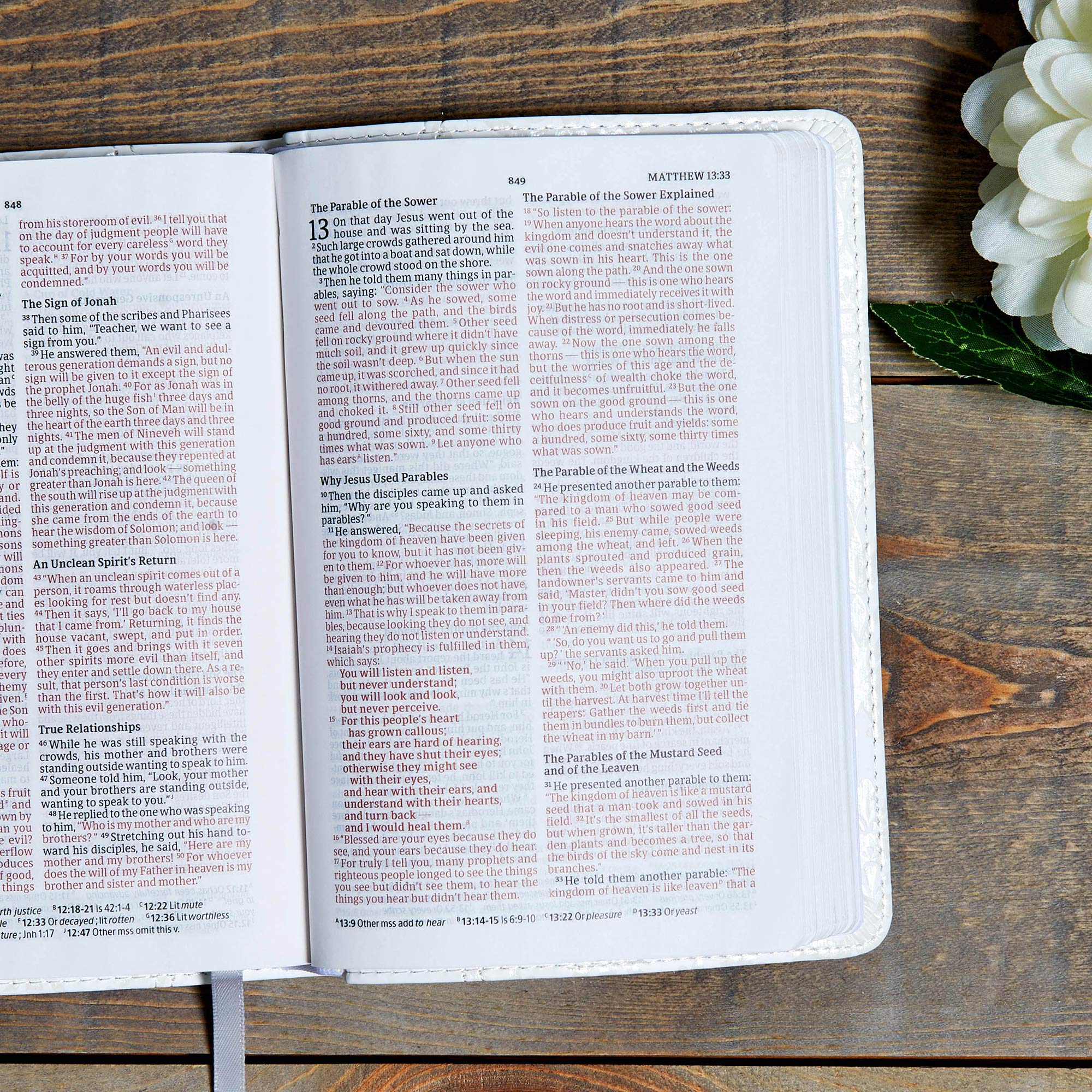 CSB Bride's Bible - White LeatherTouch Cover, Red Letter Edition with Presentation Page | Elegant Gift & Keepsake for Weddings, Bridal Showers, or Anniversary Celebrations | Easy-to-Read Serif Type Christian Bible