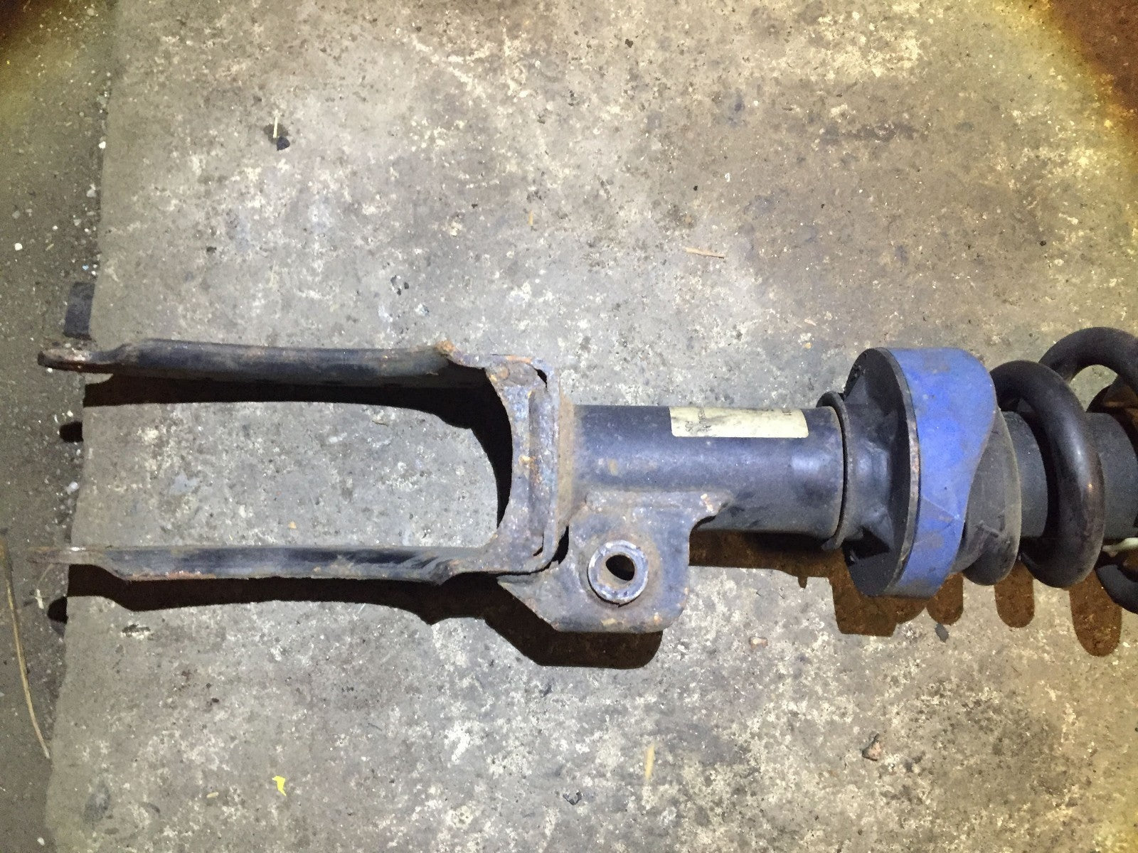 04 05 06 Porsche Cayenne Front Right Shock Absorber Strut - OEM Replacement Part - Perfect for Off-Roading & Daily Commuting