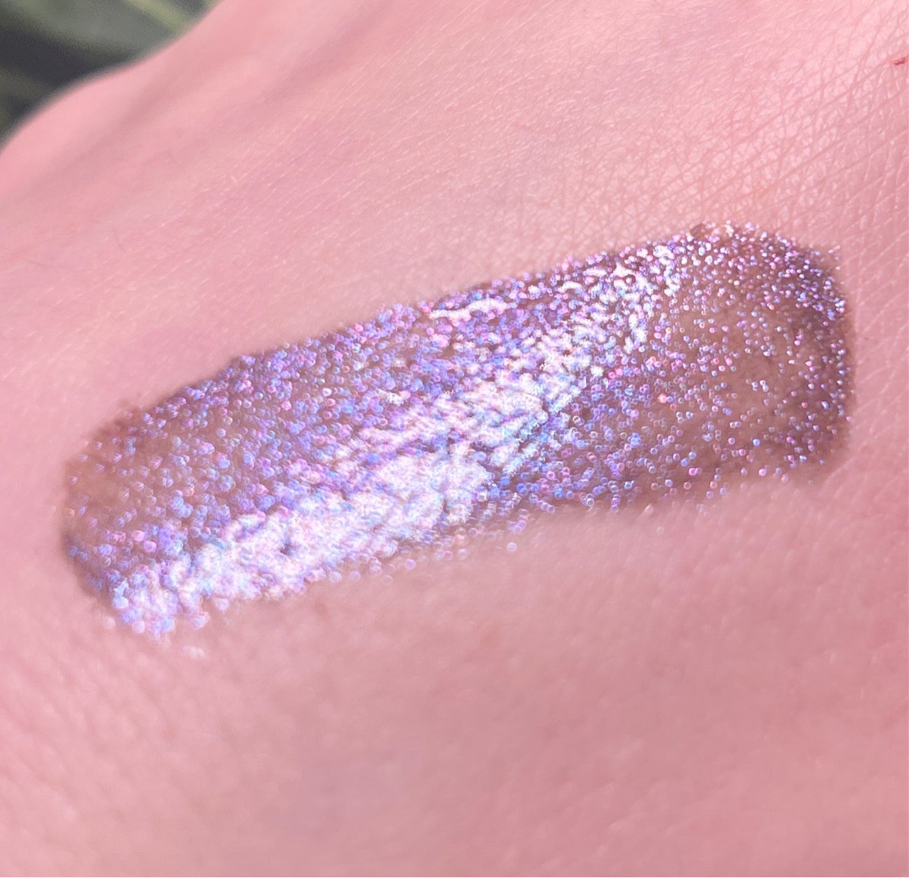 Cher Amie Multichrome Lipstick - Long Lasting Hydrating Lip Color with Shifting Pearl Pigments | Perfect for Parties, Date Nights & Special Occasions