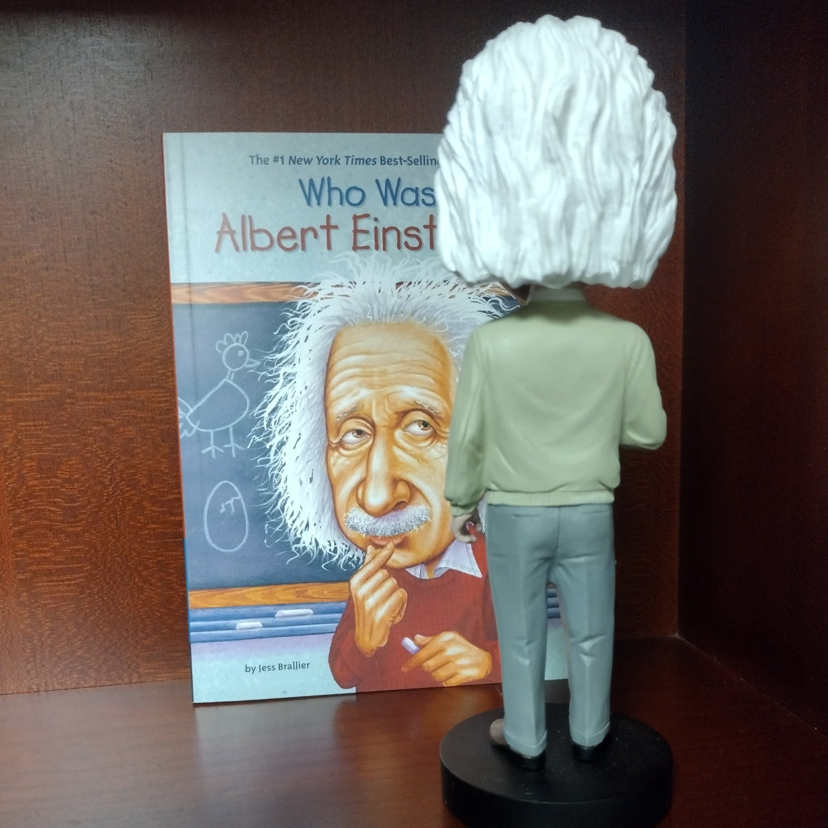 Albert Einstein Bobblehead - Fun Collectible Desk Toy for Science Lovers & Office Decor | Perfect Gift for Teachers, Physicists & Nerdy Friends