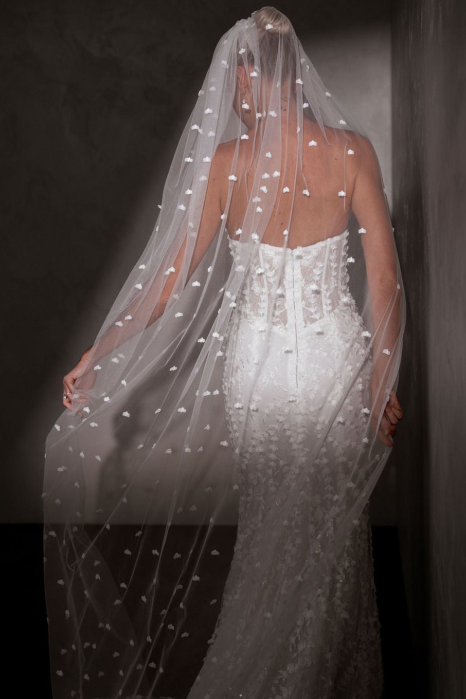 Harlow Veil - Elegant Wedding Veil for Brides | Perfect for Church Ceremonies & Outdoor Weddings