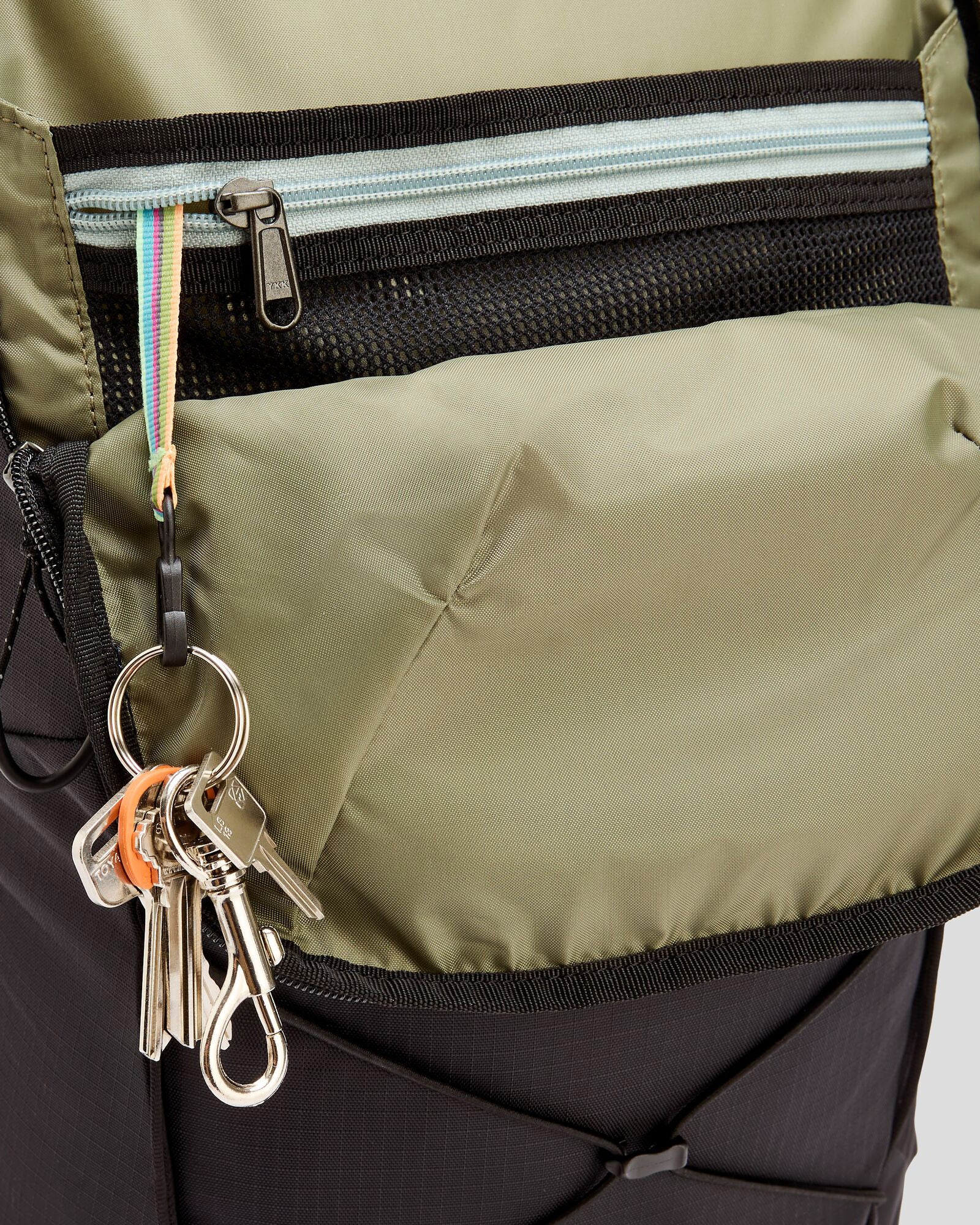 Axon Escape 22L Black Stingray Backpack - Lightweight Hiking & Travel Daypack for Outdoor Adventures, Commuting & College